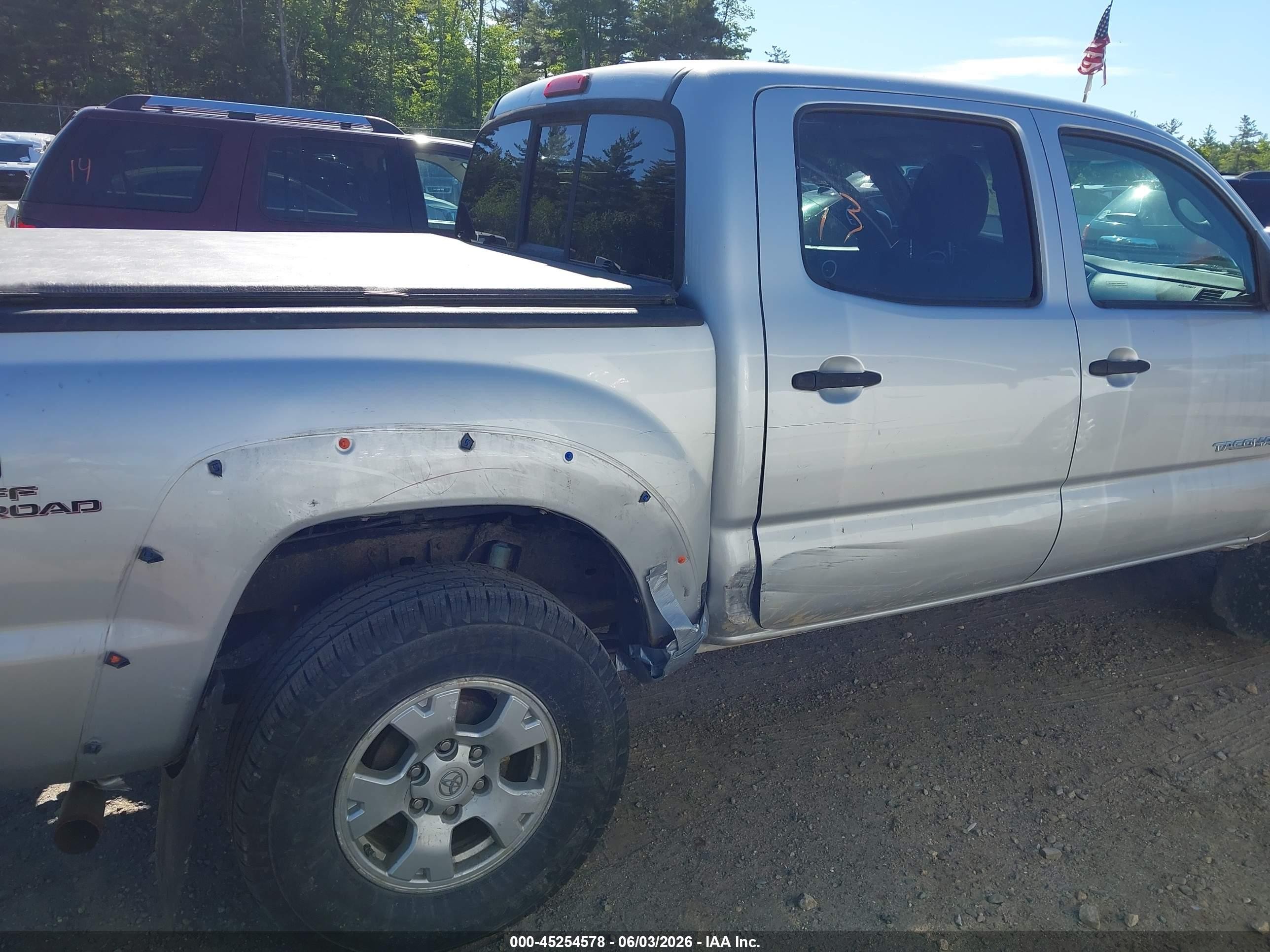 2011 Toyota Tacoma Base V6 Silver vin: 3TMLU4EN9BM070142