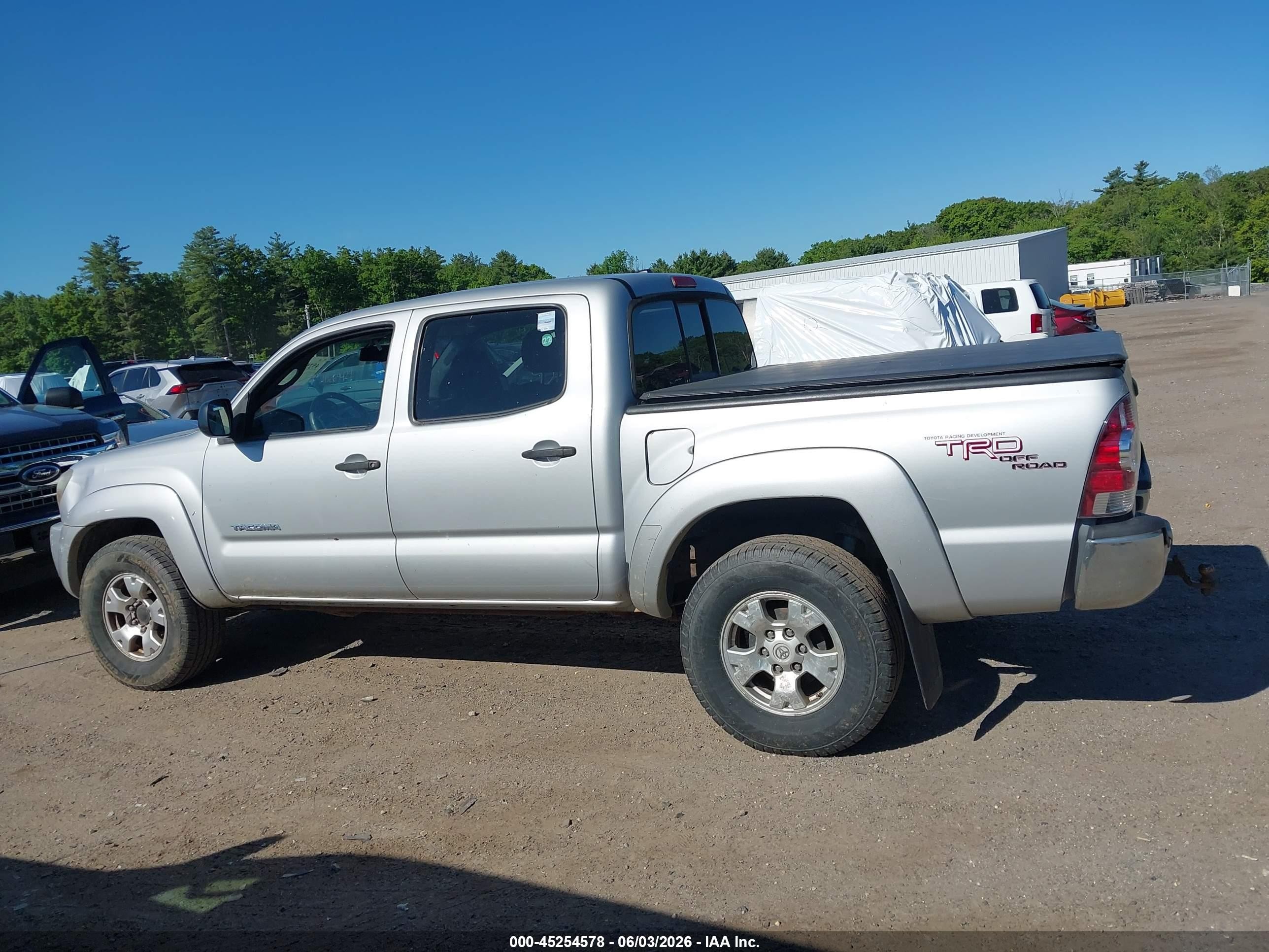 2011 Toyota Tacoma Base V6 Silver vin: 3TMLU4EN9BM070142