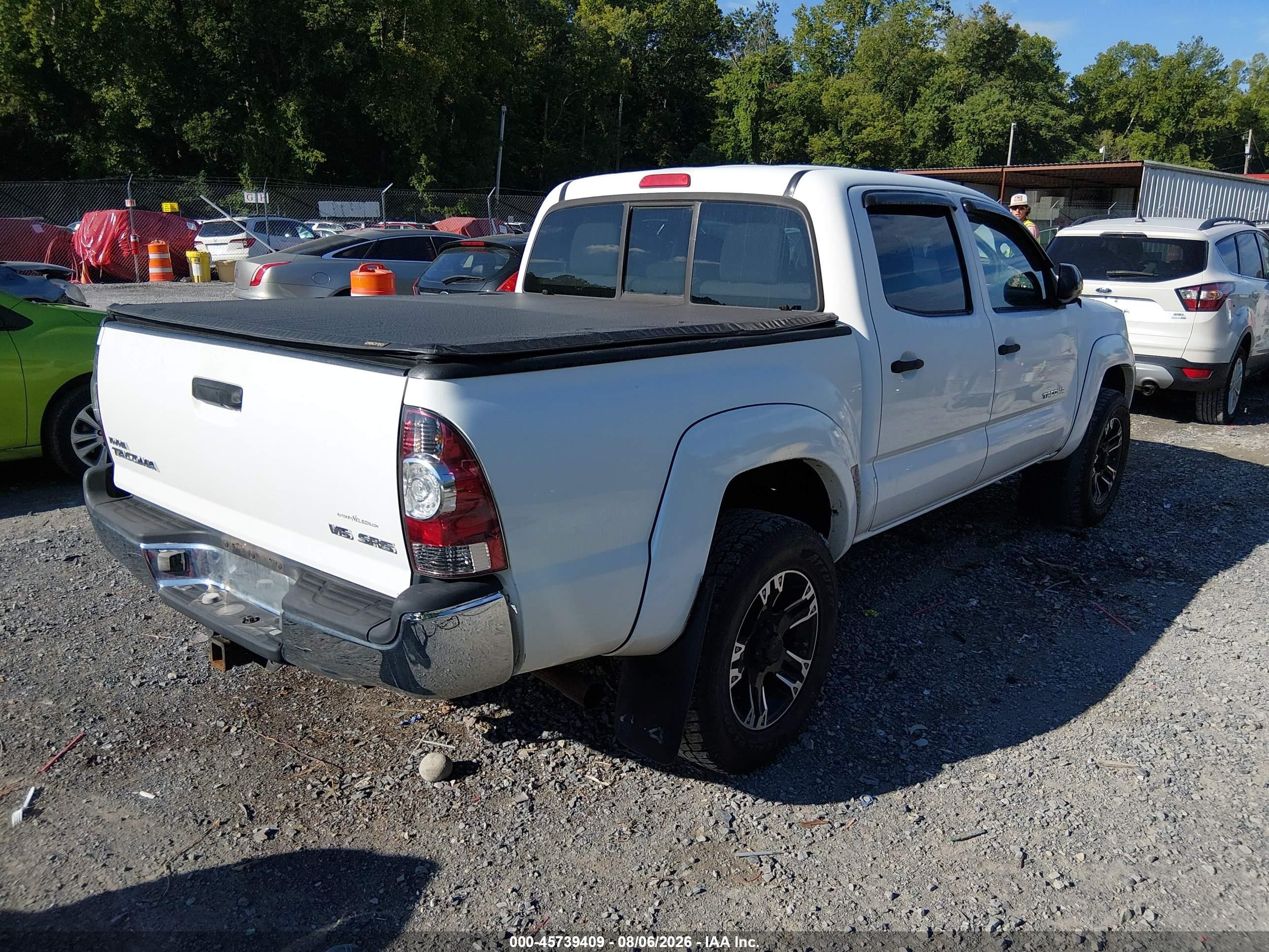 2013 Toyota Tacoma Base V6 White vin: 3TMLU4EN9DM111033
