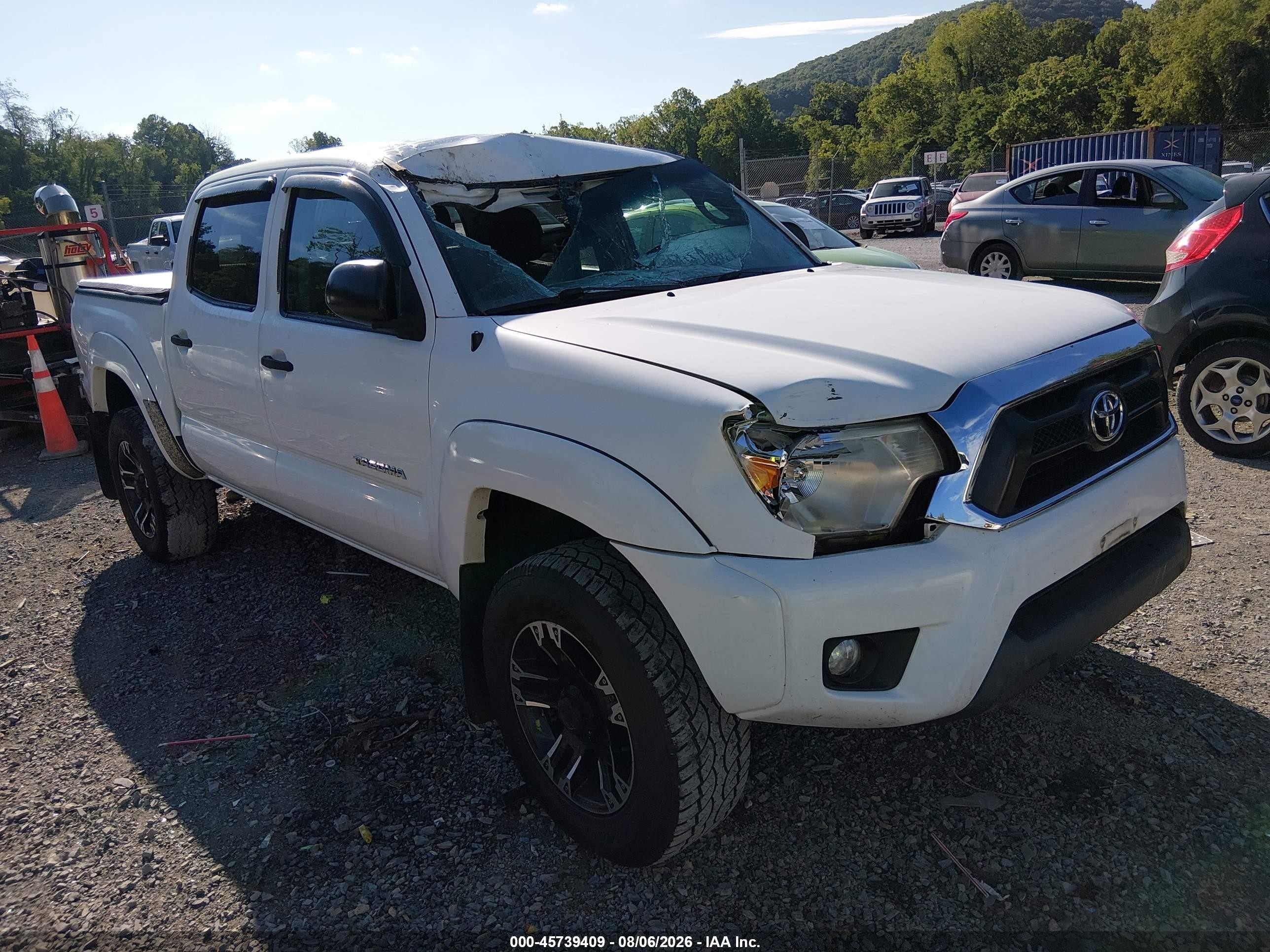 2013 Toyota Tacoma Base V6 White vin: 3TMLU4EN9DM111033