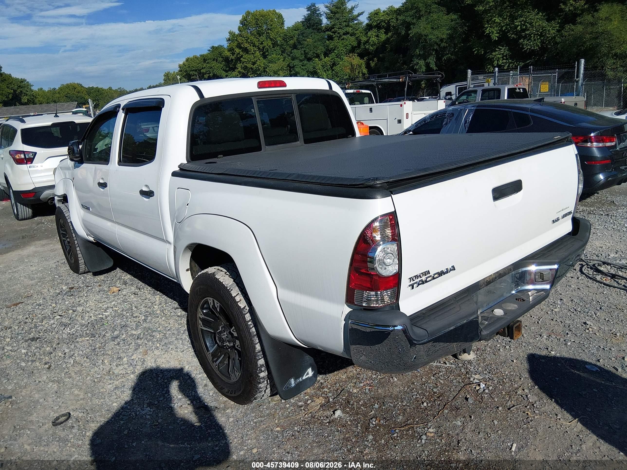 2013 Toyota Tacoma Base V6 White vin: 3TMLU4EN9DM111033