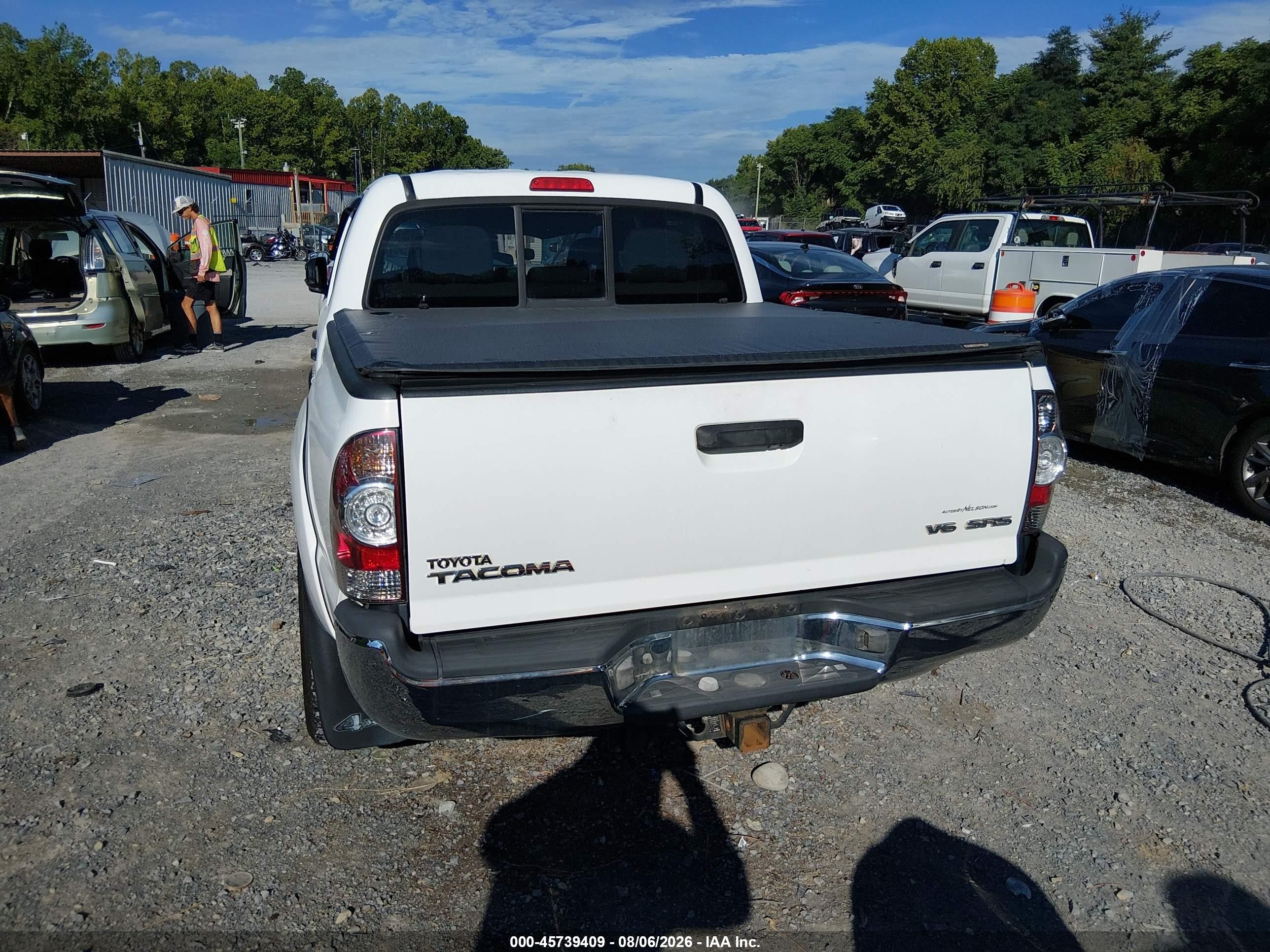2013 Toyota Tacoma Base V6 White vin: 3TMLU4EN9DM111033
