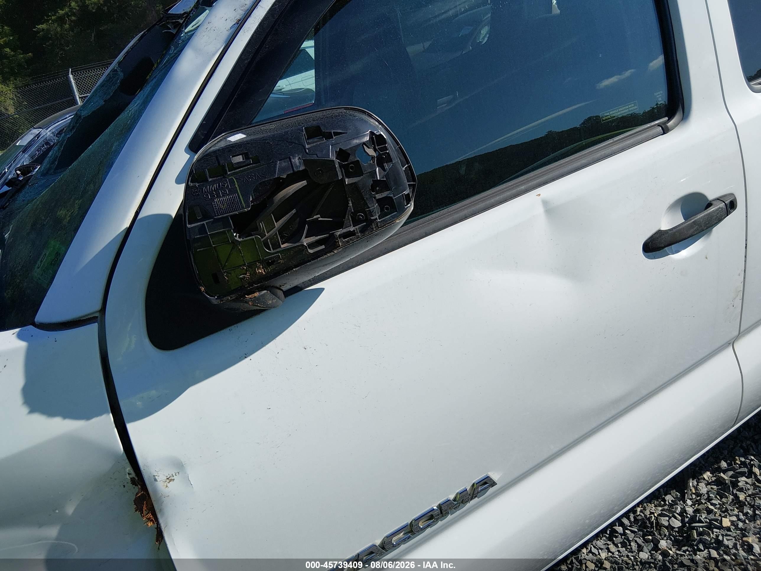 2013 Toyota Tacoma Base V6 White vin: 3TMLU4EN9DM111033