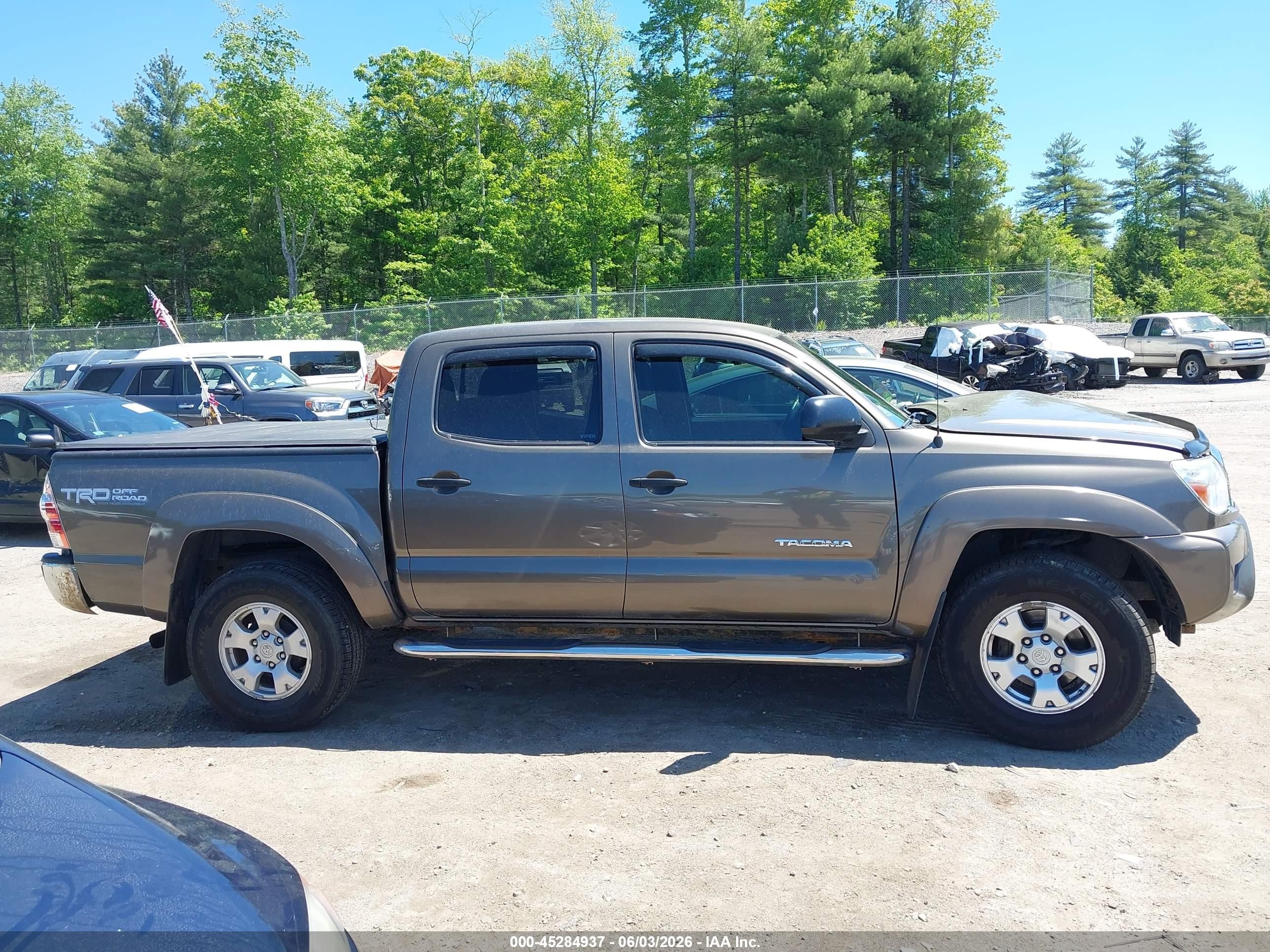 2013 Toyota Tacoma Base V6 Brown vin: 3TMLU4EN9DM111792