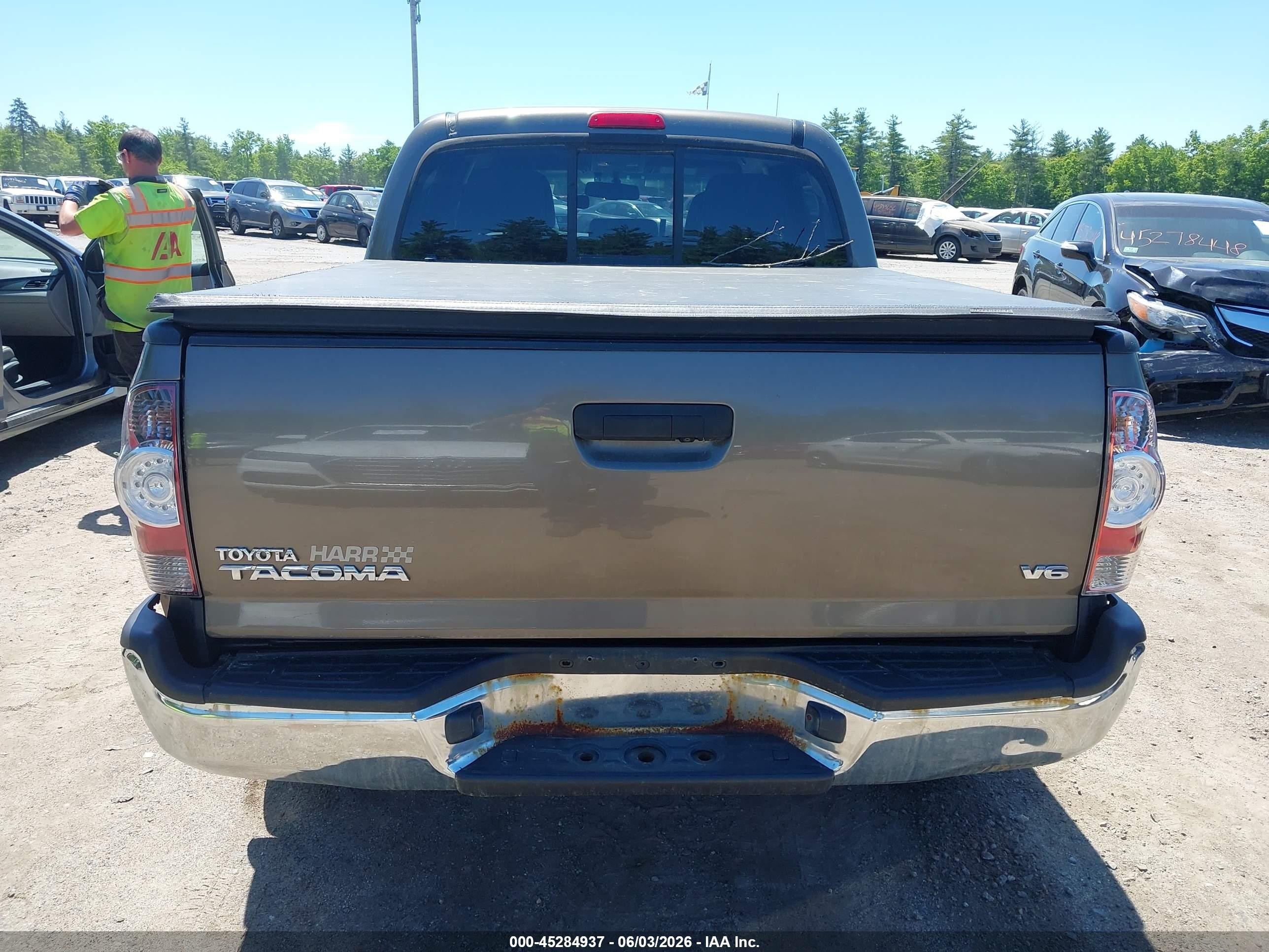 2013 Toyota Tacoma Base V6 Brown vin: 3TMLU4EN9DM111792