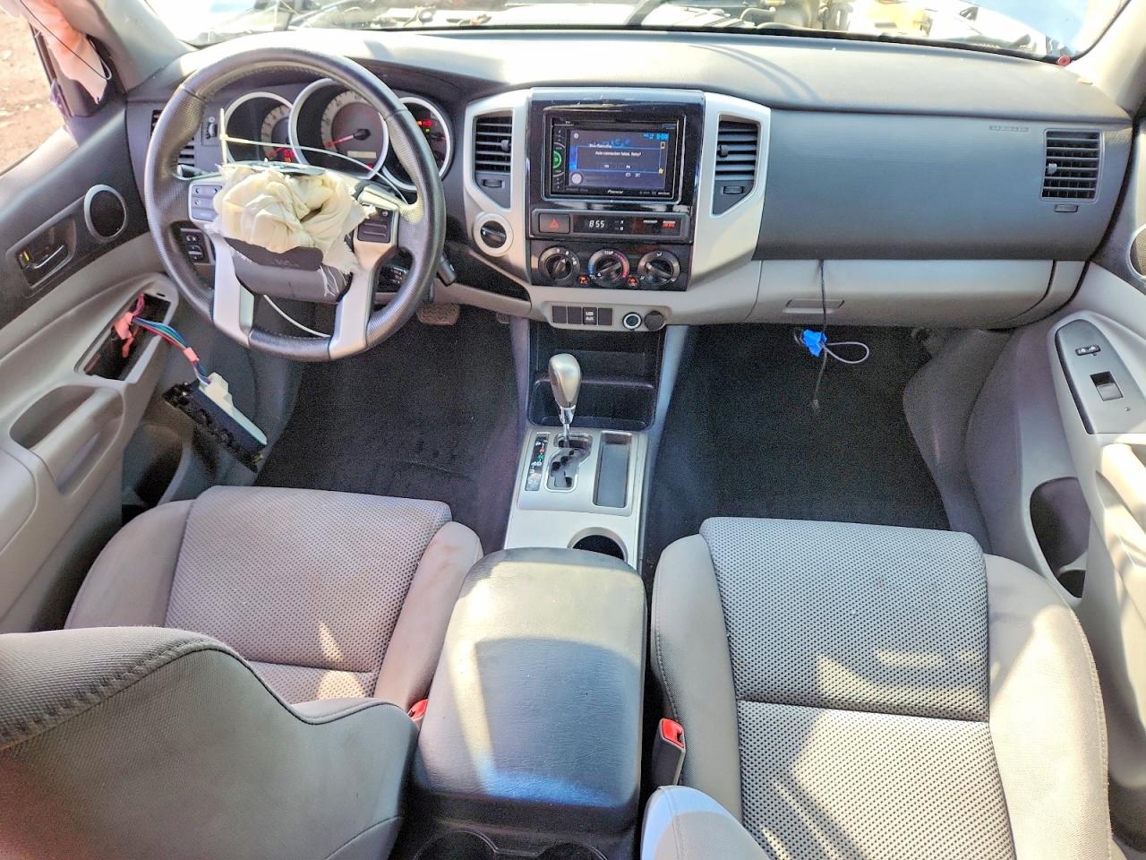 2013 Toyota Tacoma Double Cab Silver vin: 3TMLU4EN9DM131704