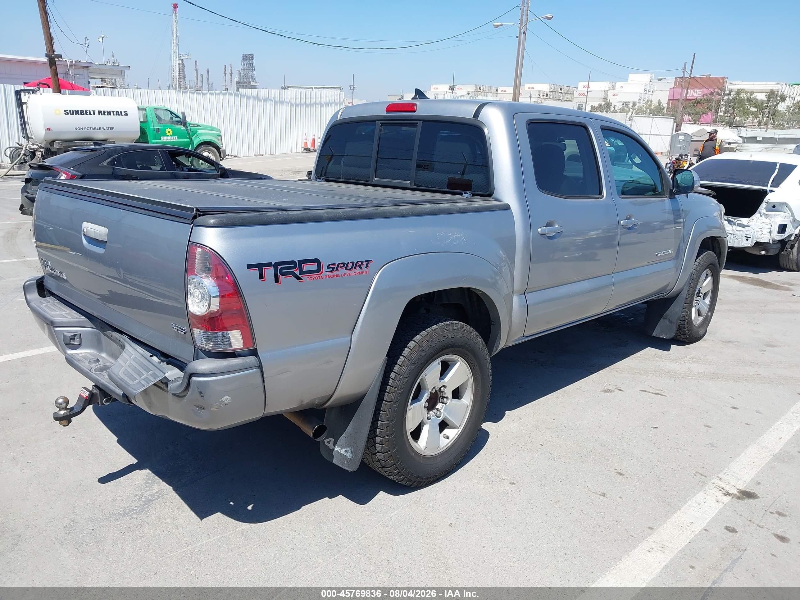 2014 Toyota Tacoma Base V6 Silver vin: 3TMLU4EN9EM146057