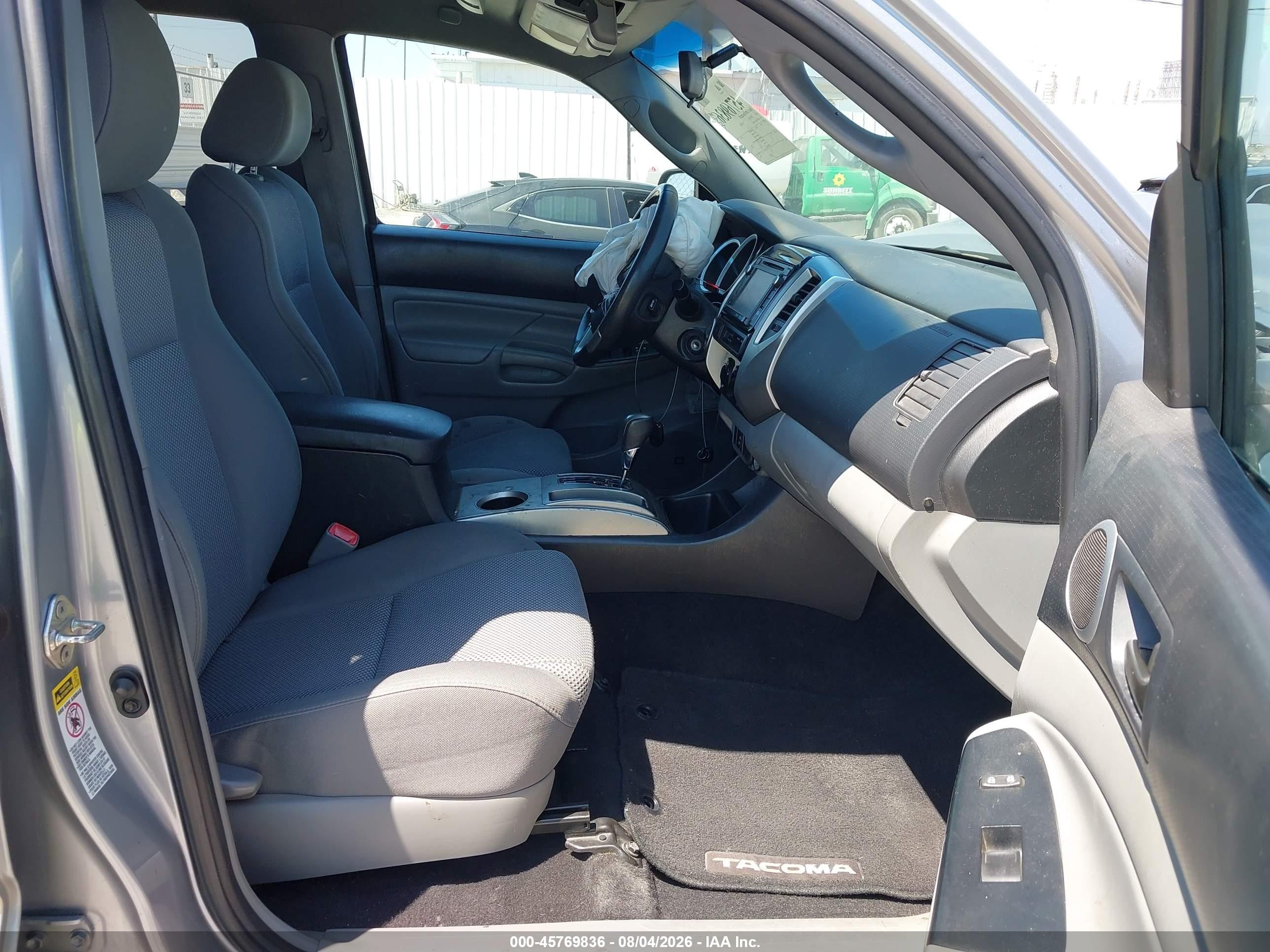 2014 Toyota Tacoma Base V6 Silver vin: 3TMLU4EN9EM146057