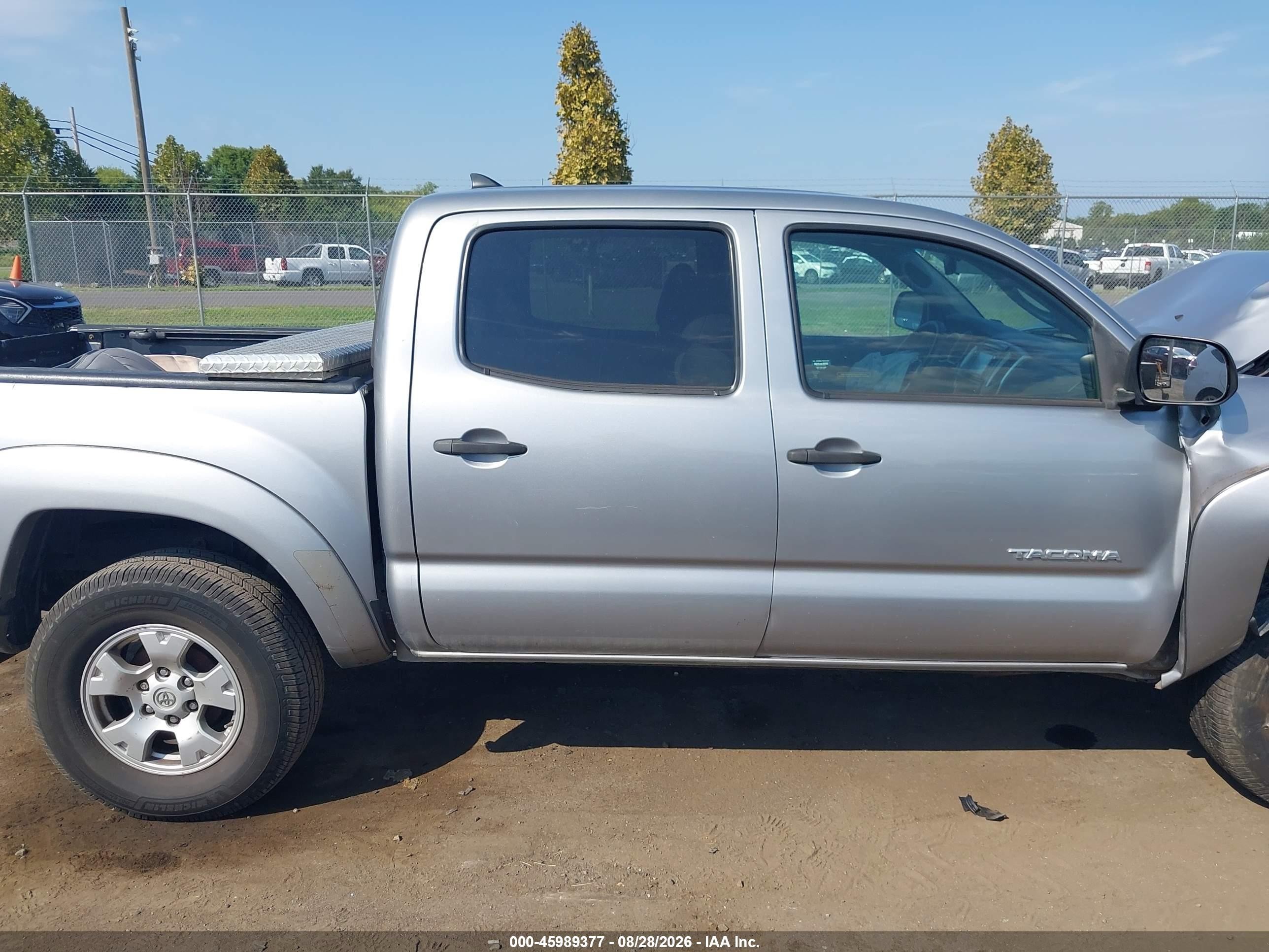 2014 Toyota Tacoma Base V6 Silver vin: 3TMLU4EN9EM161898