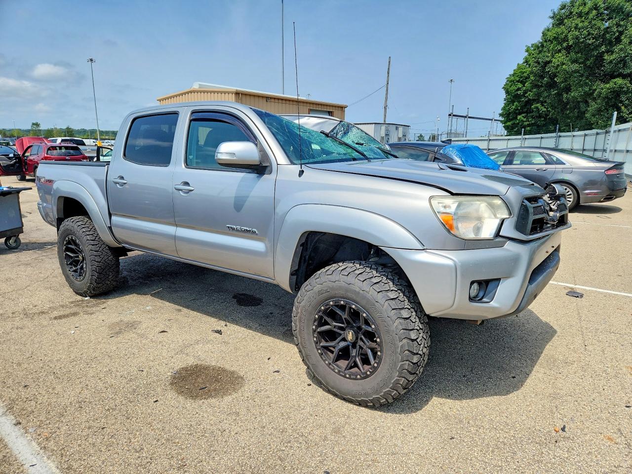 2015 Toyota Tacoma V6 Silver vin: 3TMLU4EN9FM191288