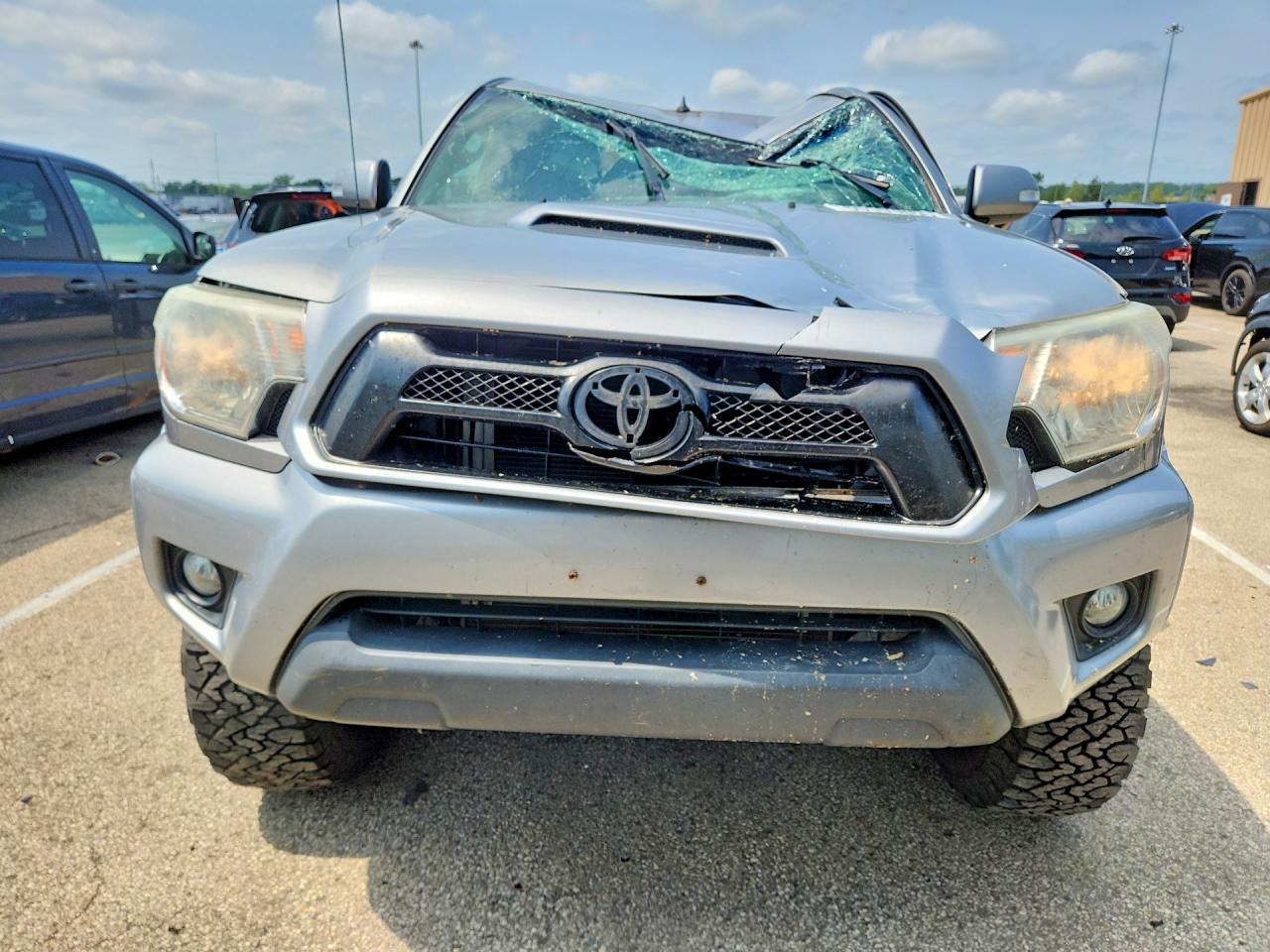 2015 Toyota Tacoma V6 Silver vin: 3TMLU4EN9FM191288