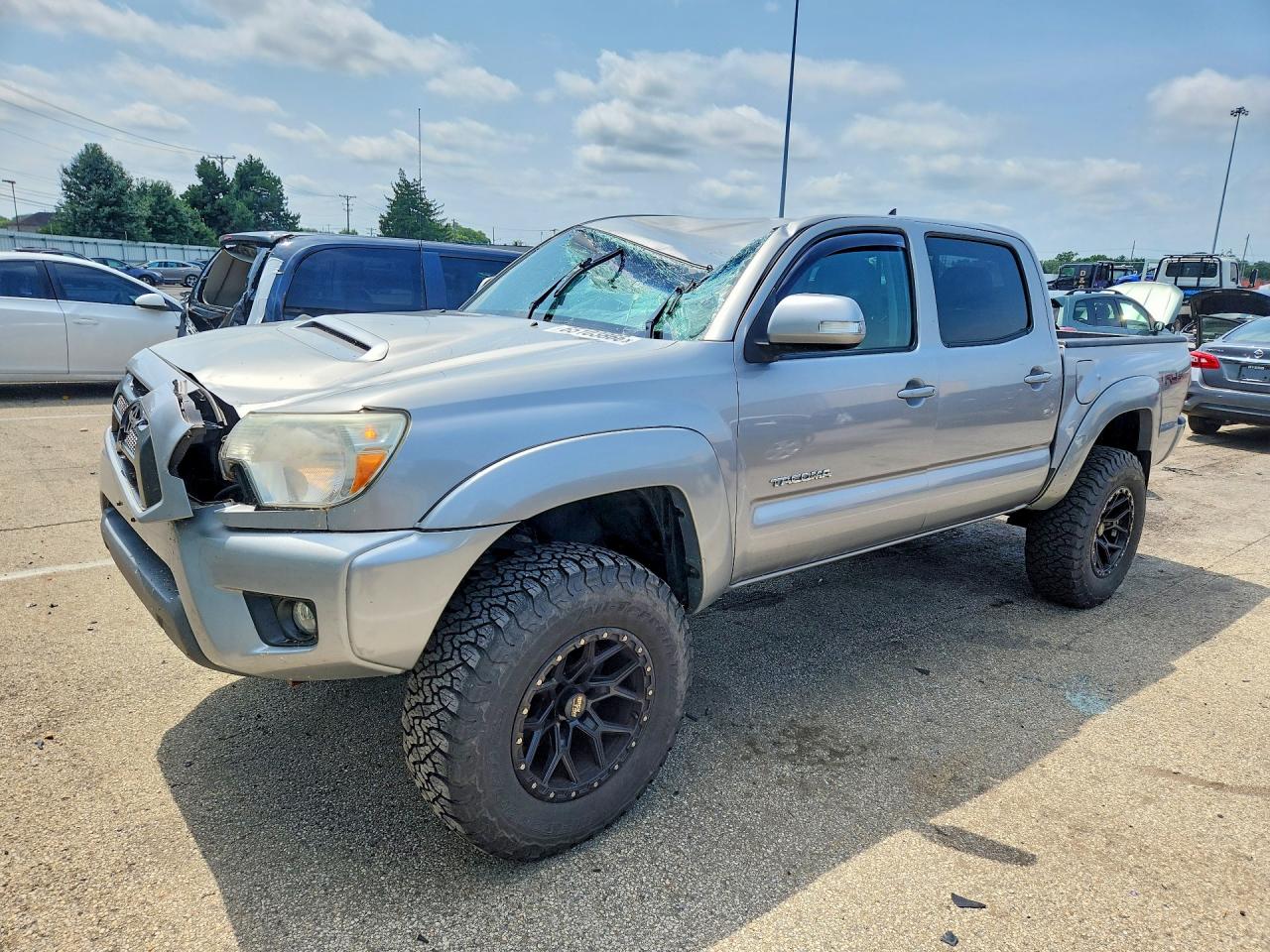 2015 Toyota Tacoma V6 Серебряный vin: 3TMLU4EN9FM191288