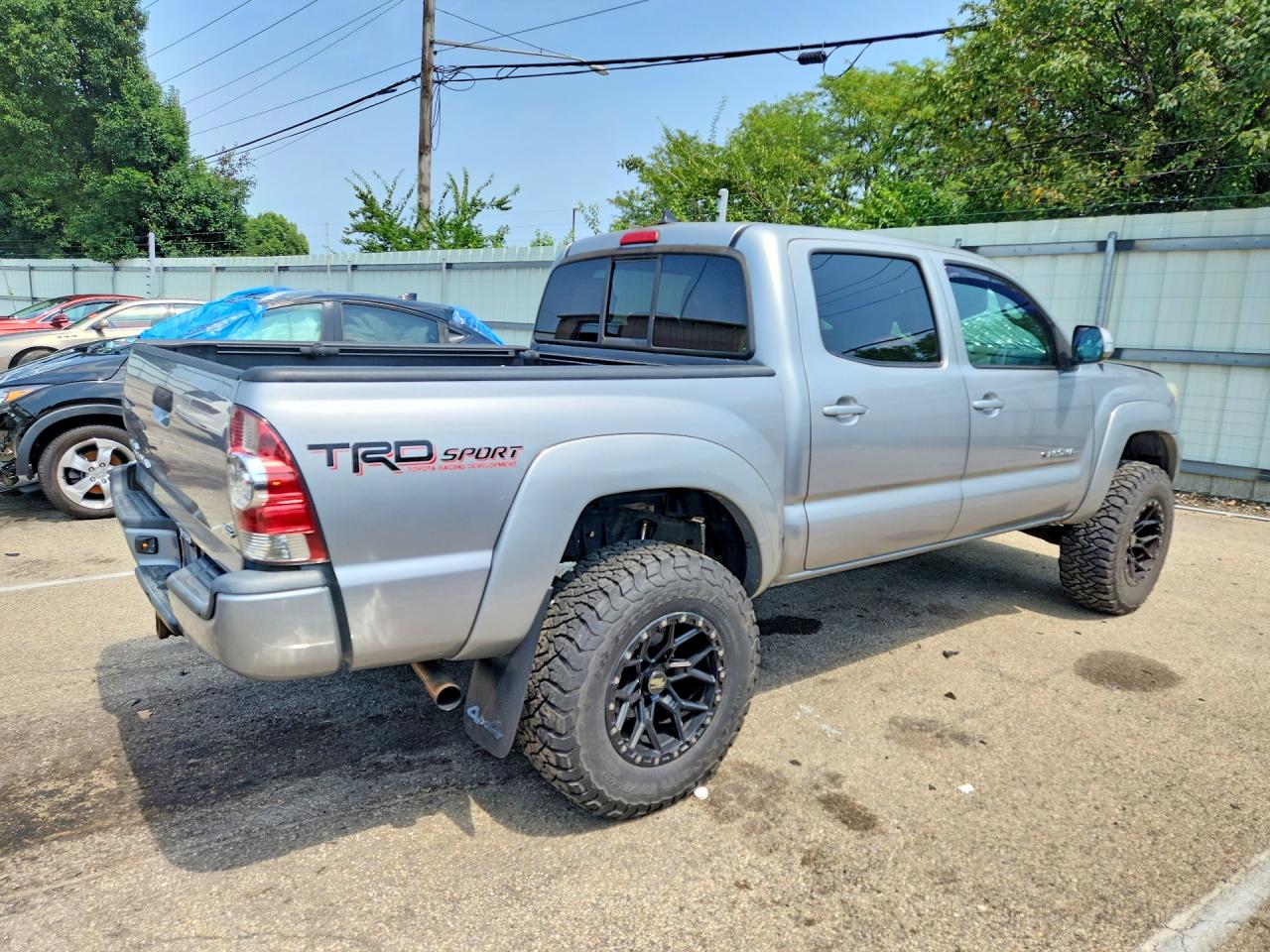 2015 Toyota Tacoma V6 Silver vin: 3TMLU4EN9FM191288