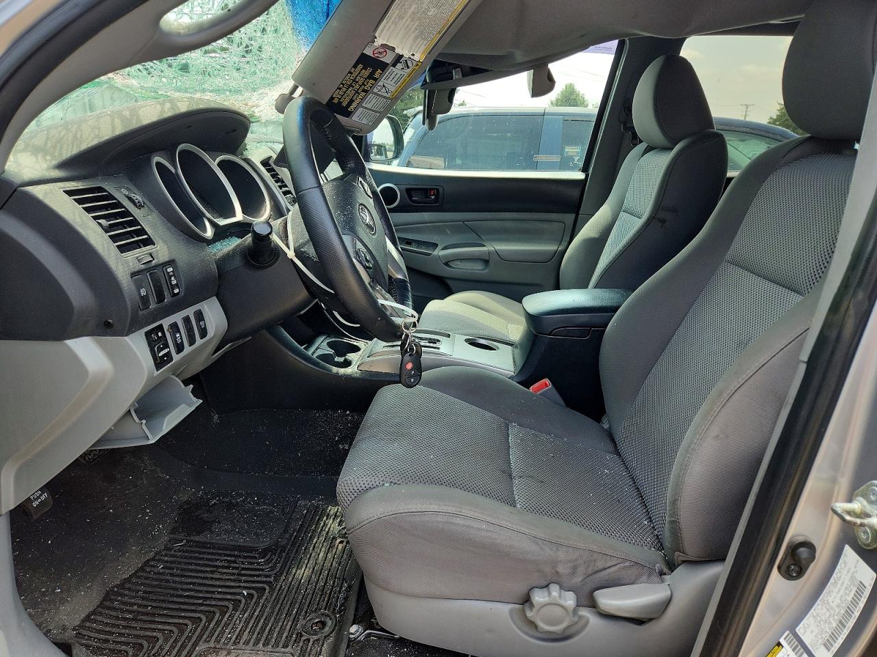 2015 Toyota Tacoma V6 Silver vin: 3TMLU4EN9FM191288