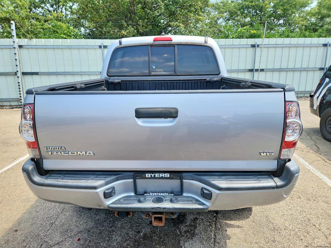 2015 Toyota Tacoma V6 Silver vin: 3TMLU4EN9FM191288