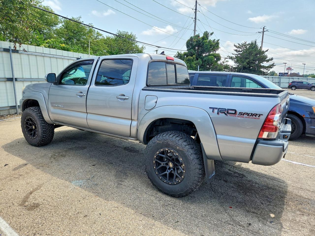 2015 Toyota Tacoma V6 Silver vin: 3TMLU4EN9FM191288