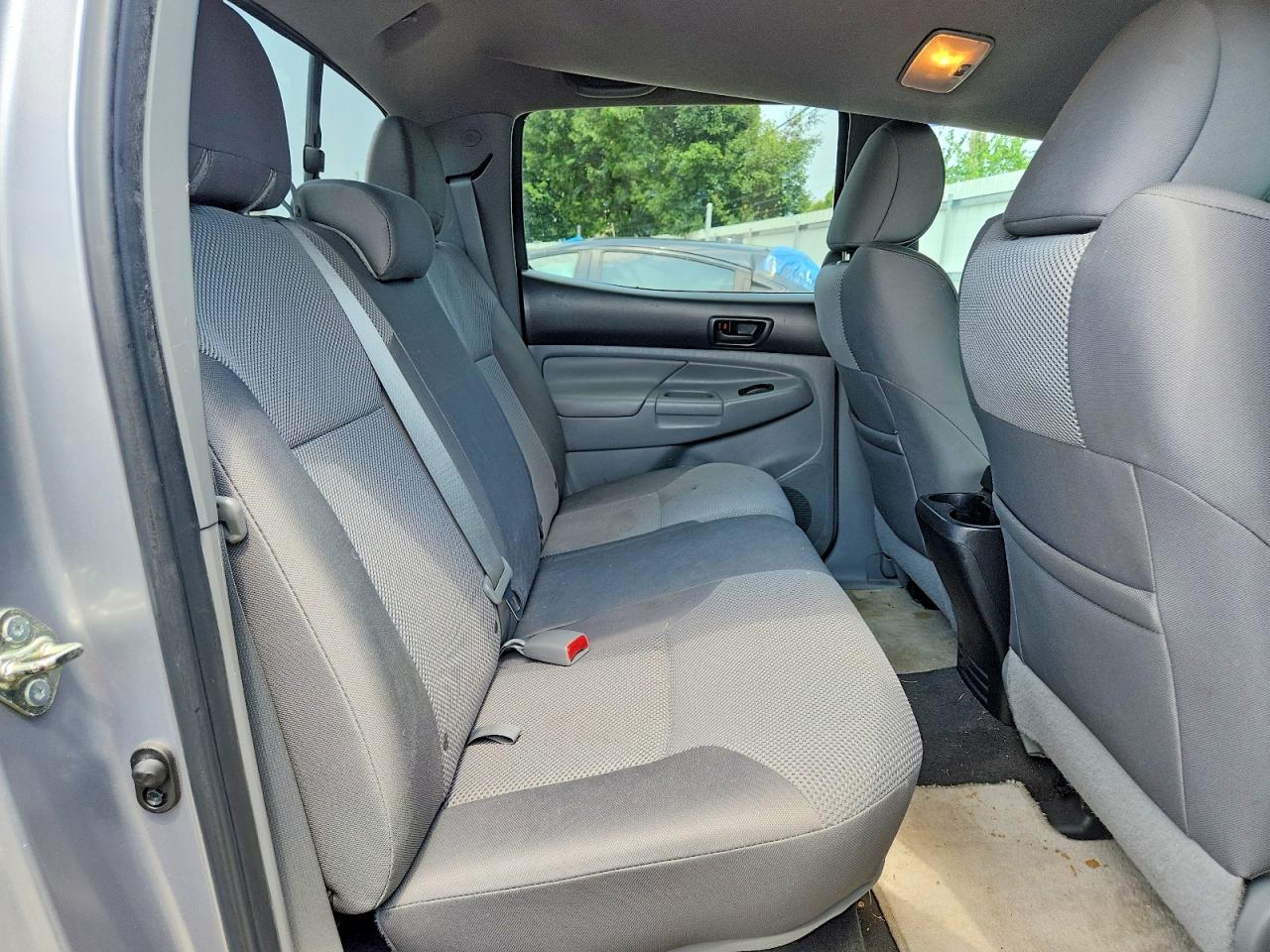 2015 Toyota Tacoma V6 Silver vin: 3TMLU4EN9FM191288