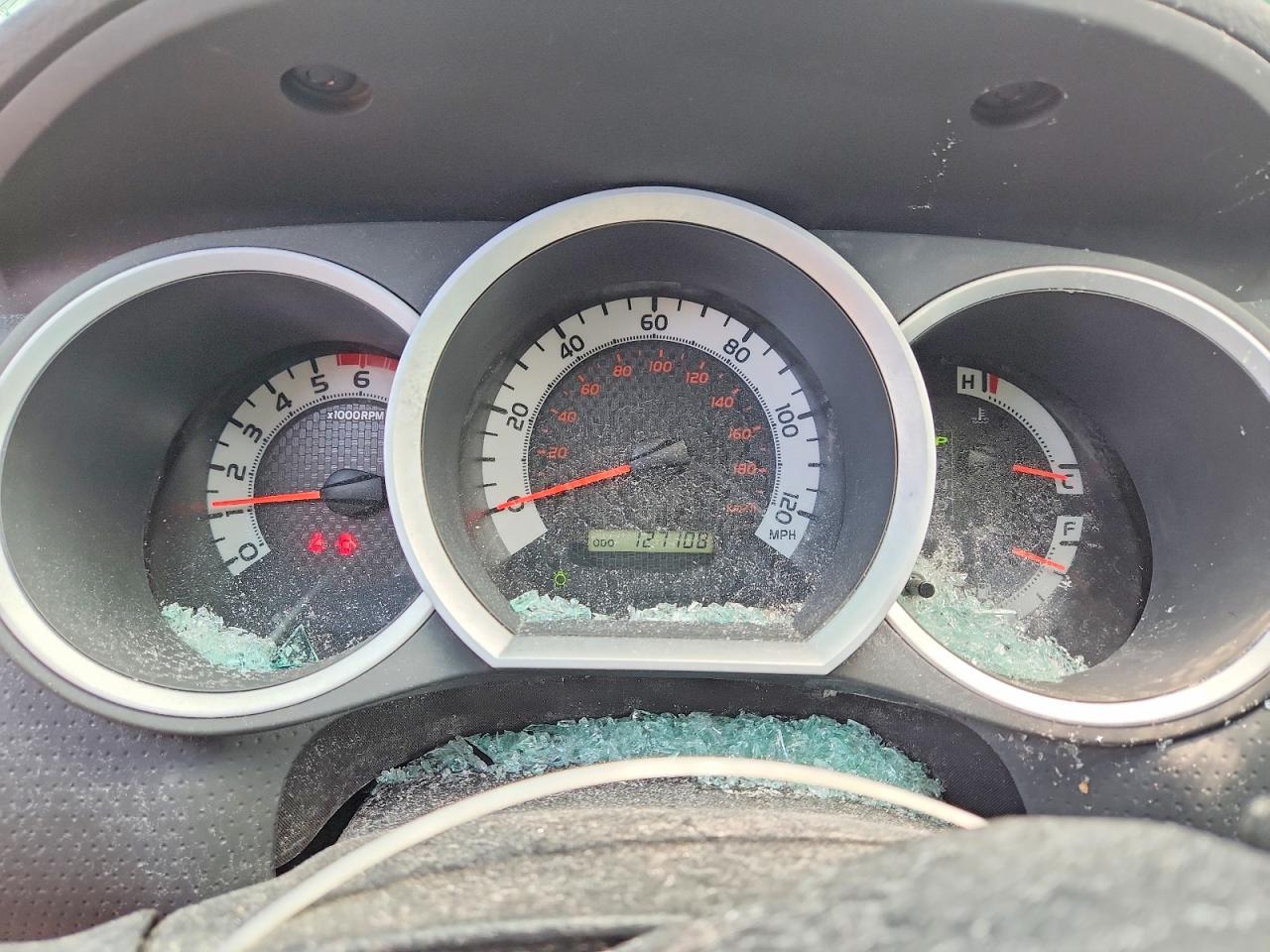 2015 Toyota Tacoma V6 Silver vin: 3TMLU4EN9FM191288