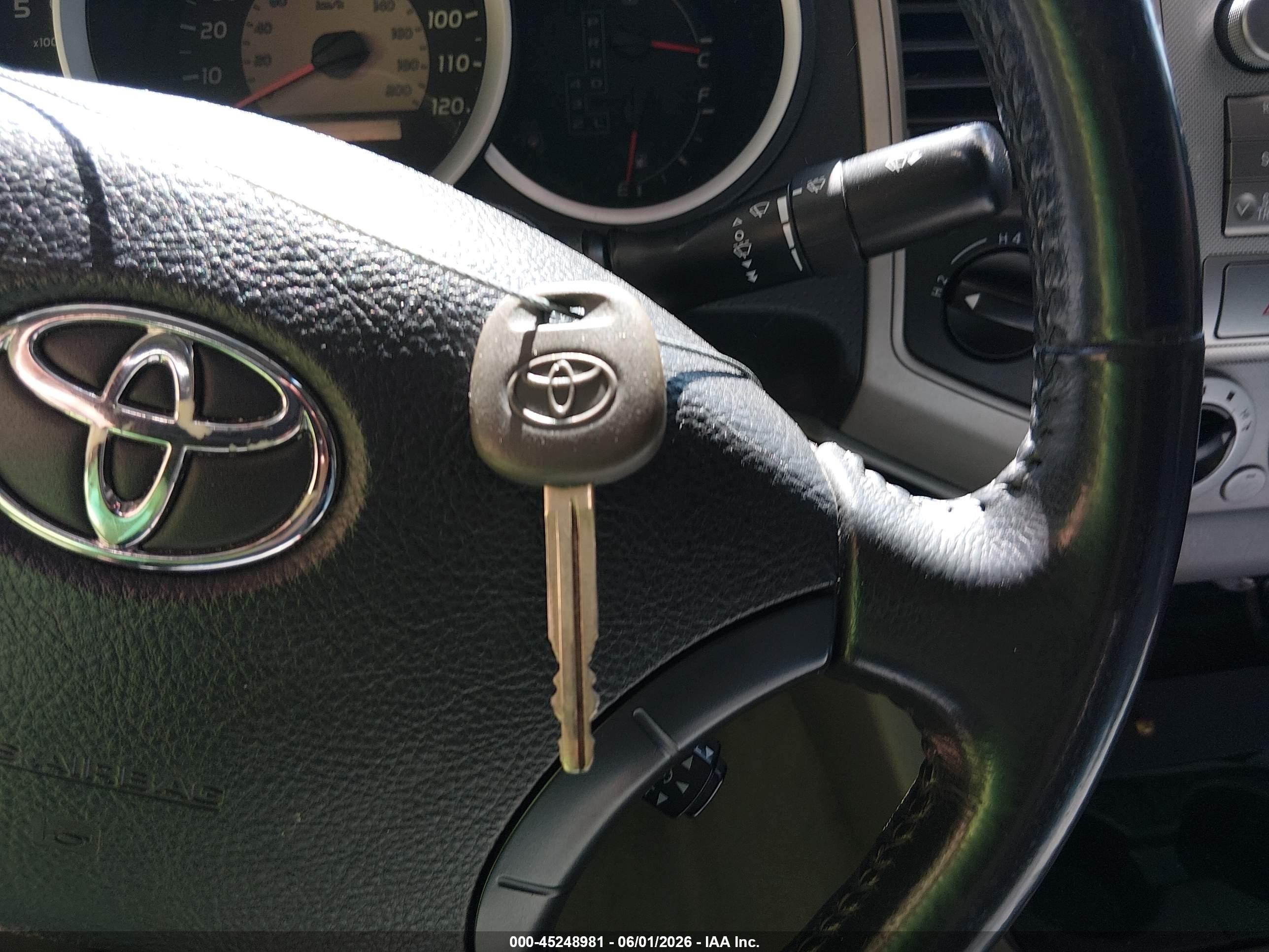 2010 Toyota Tacoma Base V6 Красный vin: 3TMLU4ENXAM054255