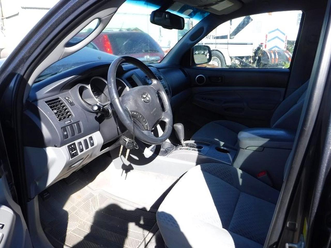 2011 Toyota Tacoma V6 Угольный vin: 3TMLU4ENXBM060350