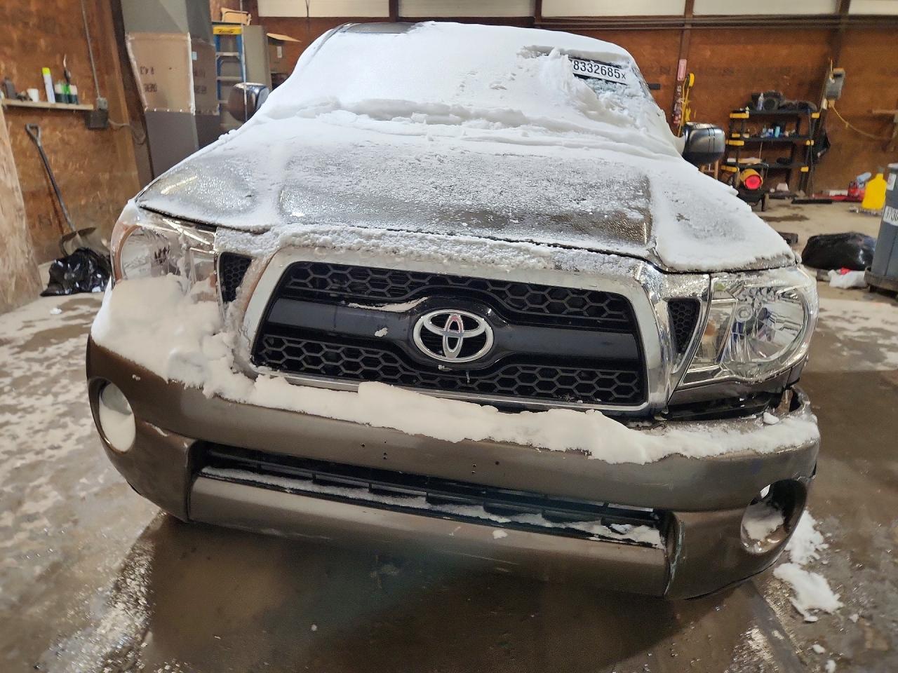 2011 Toyota Tacoma Double Cab Коричневый vin: 3TMLU4ENXBM064608