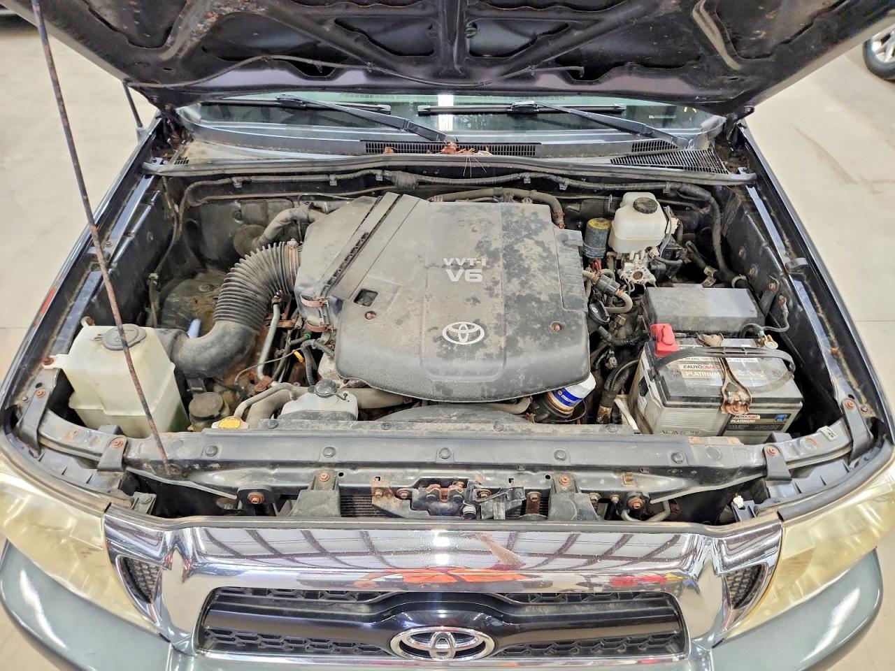 2011 Toyota Tacoma V6 Gray vin: 3TMLU4ENXBM068884