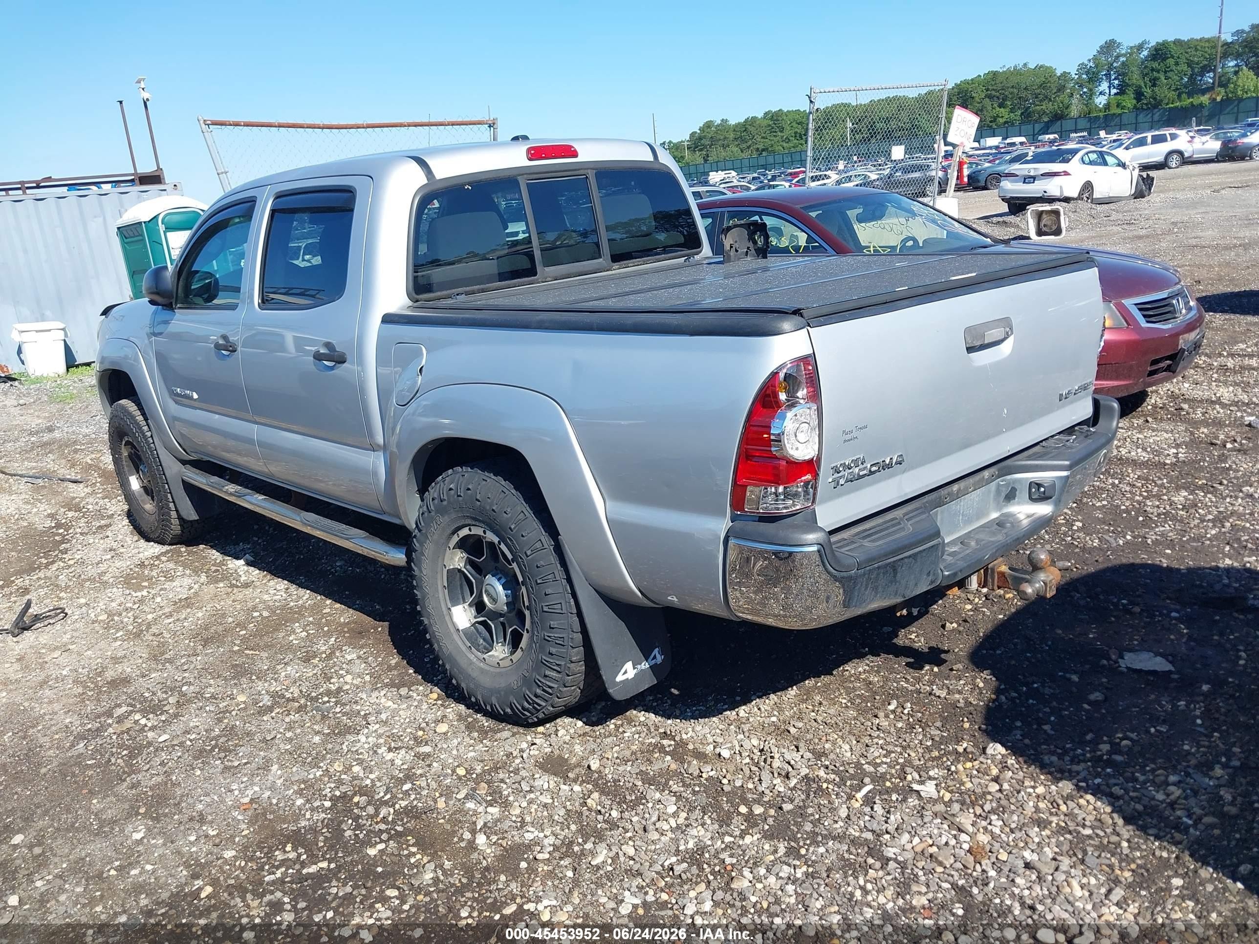 2011 Toyota Tacoma Base V6 Серебряный vin: 3TMLU4ENXBM071994