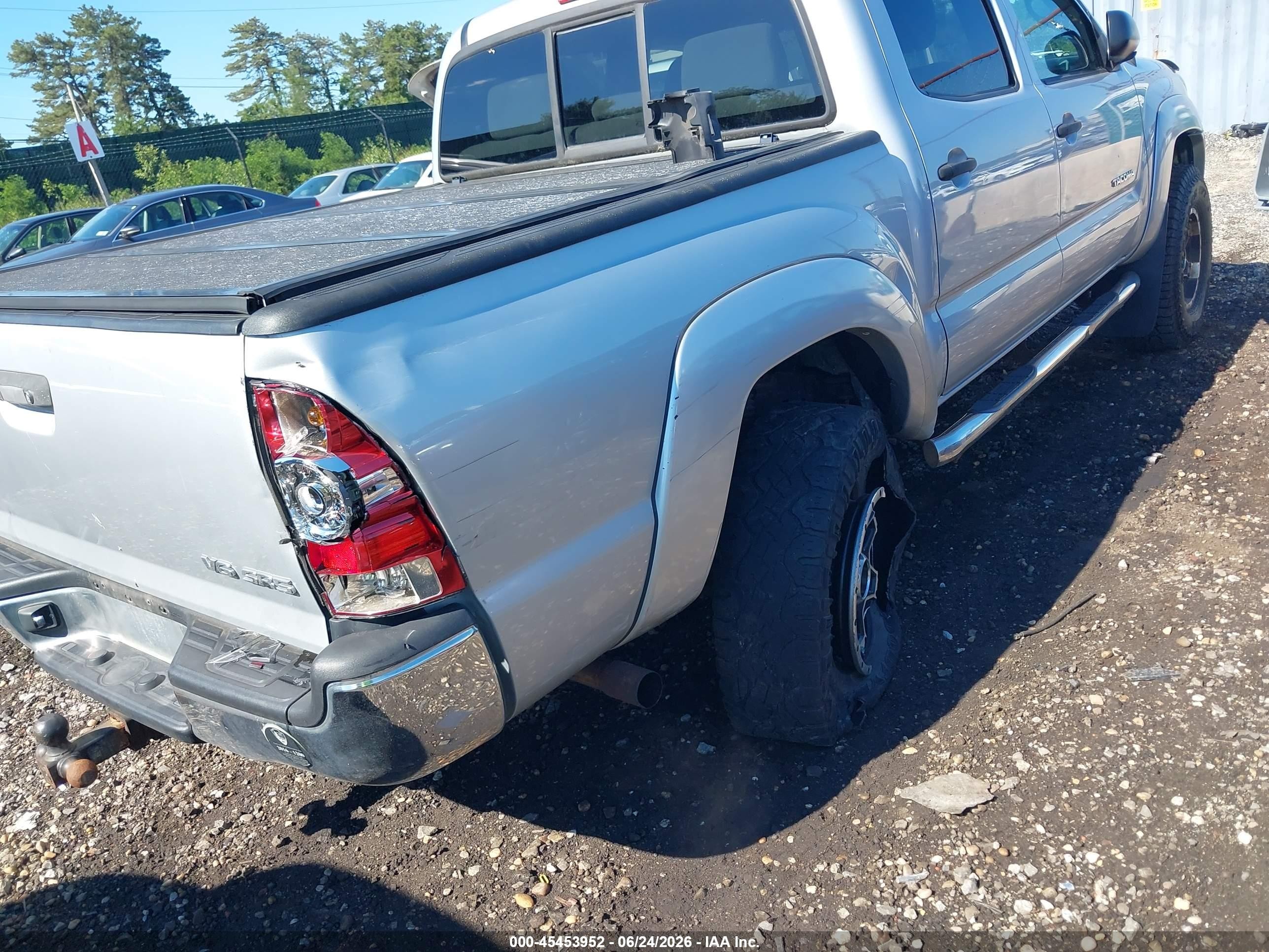 2011 Toyota Tacoma Base V6 Серебряный vin: 3TMLU4ENXBM071994
