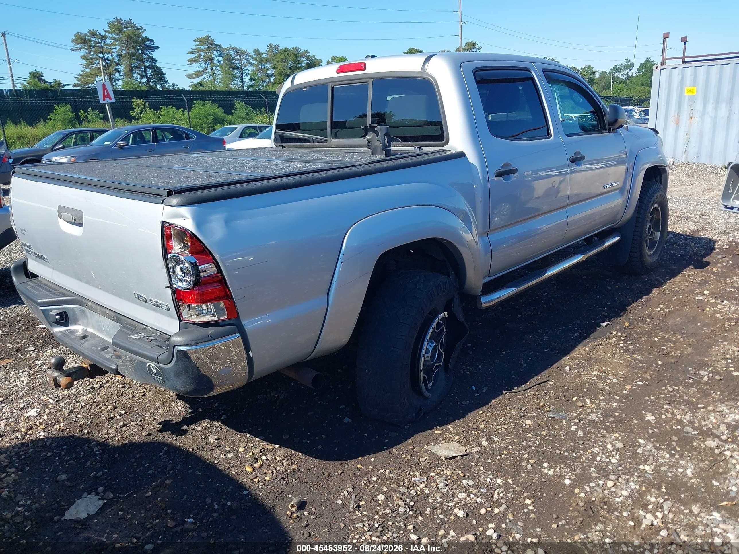 2011 Toyota Tacoma Base V6 Серебряный vin: 3TMLU4ENXBM071994
