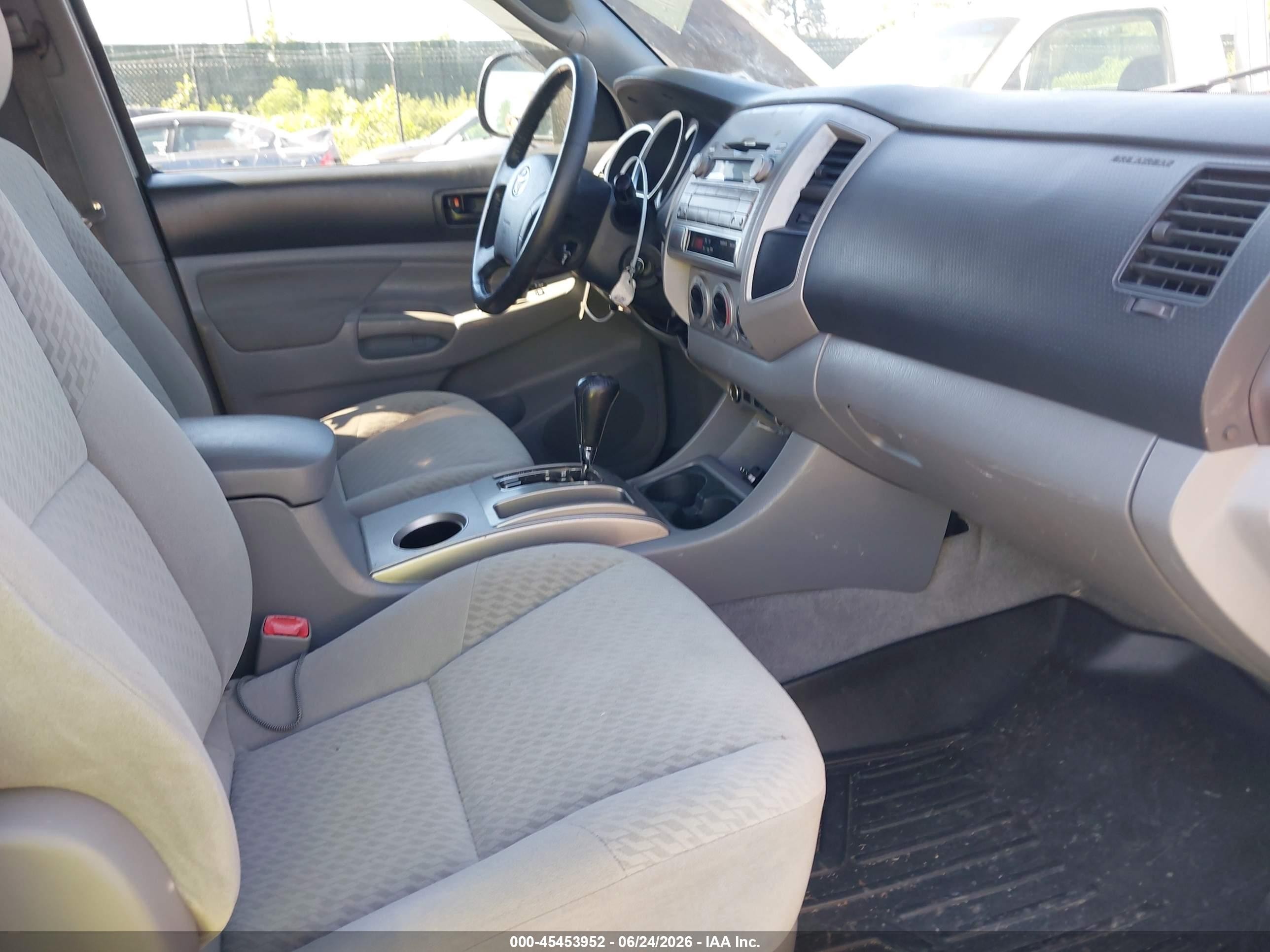 2011 Toyota Tacoma Base V6 Серебряный vin: 3TMLU4ENXBM071994