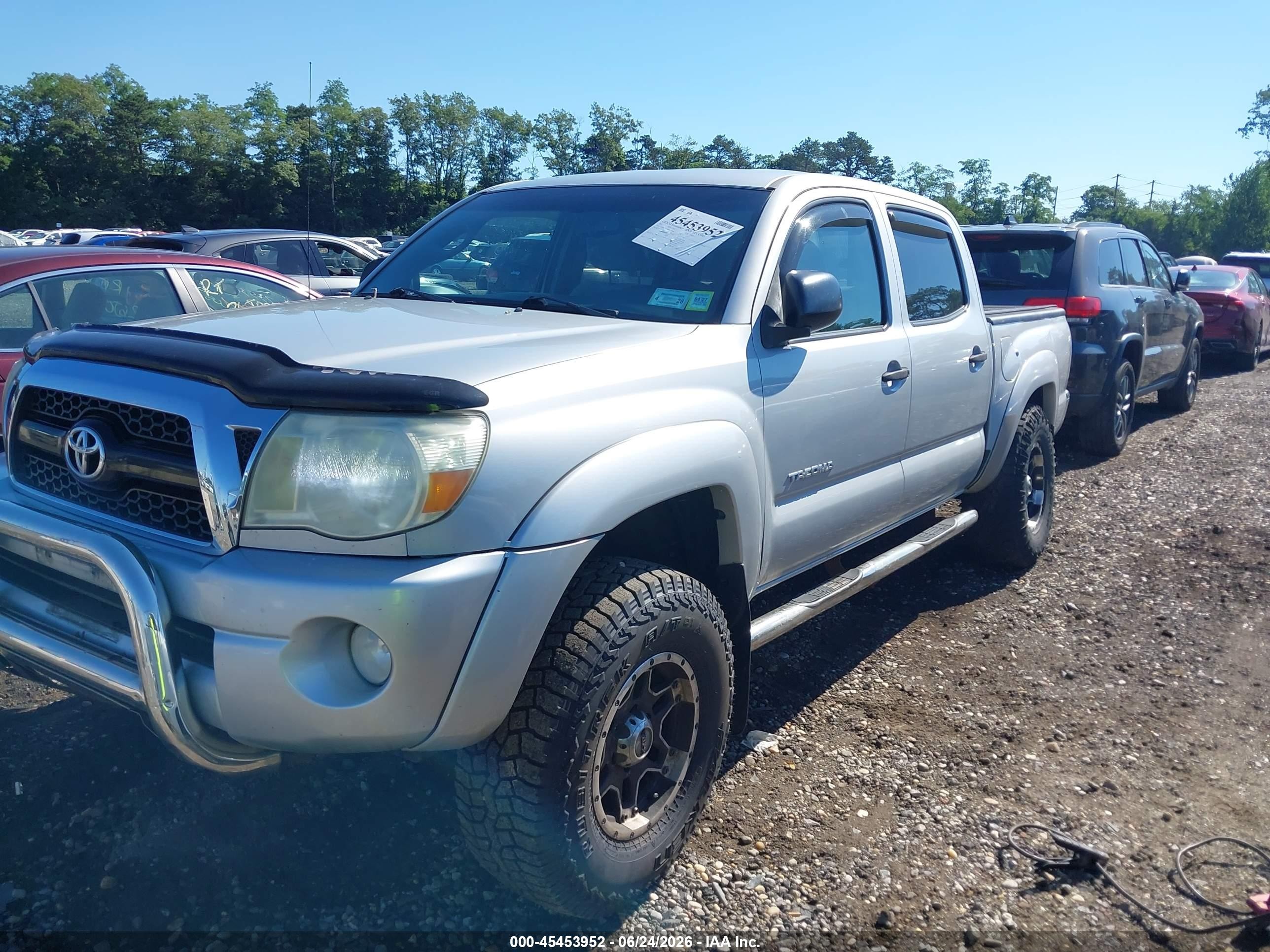 2011 Toyota Tacoma Base V6 Серебряный vin: 3TMLU4ENXBM071994