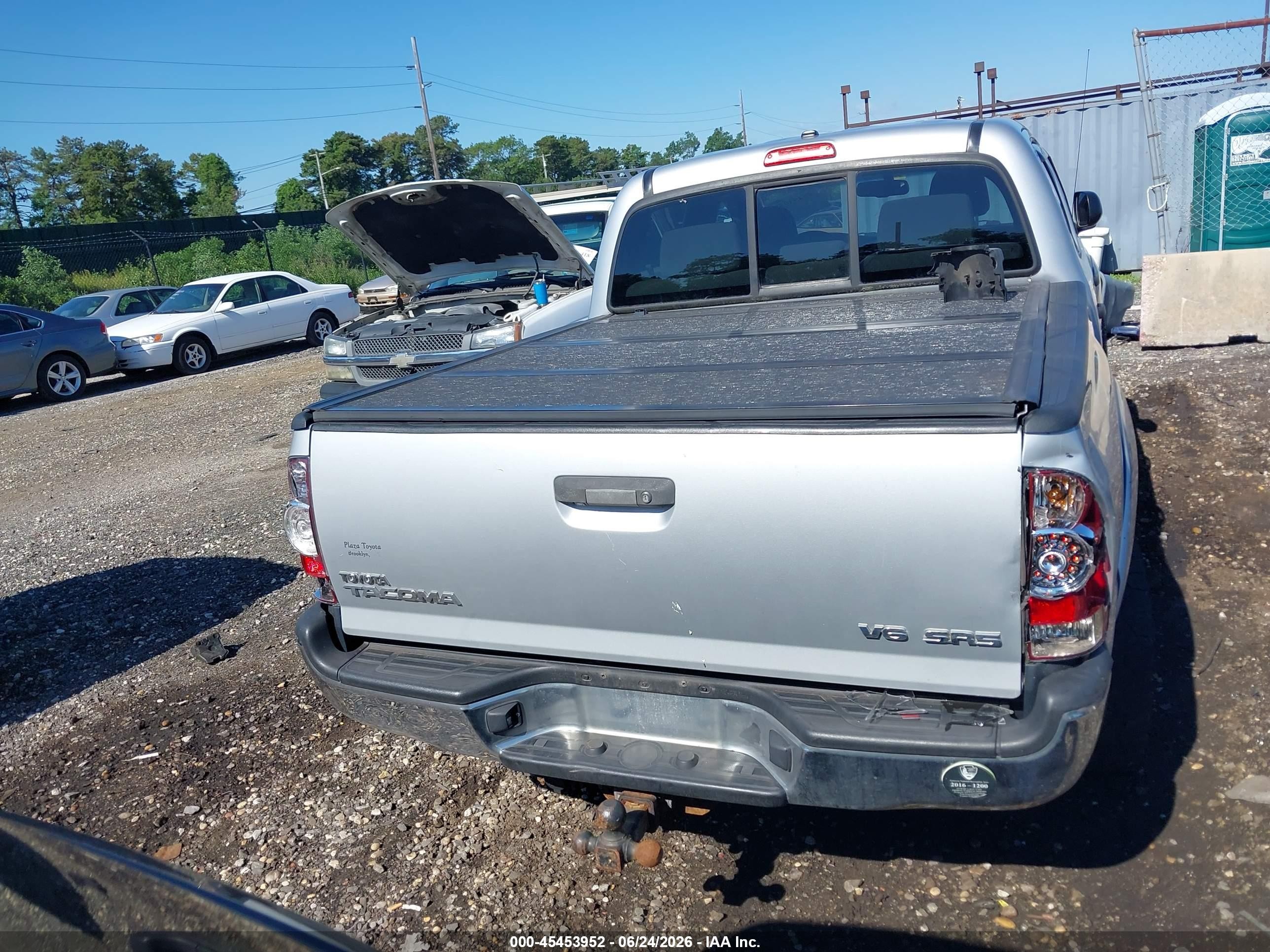 2011 Toyota Tacoma Base V6 Серебряный vin: 3TMLU4ENXBM071994