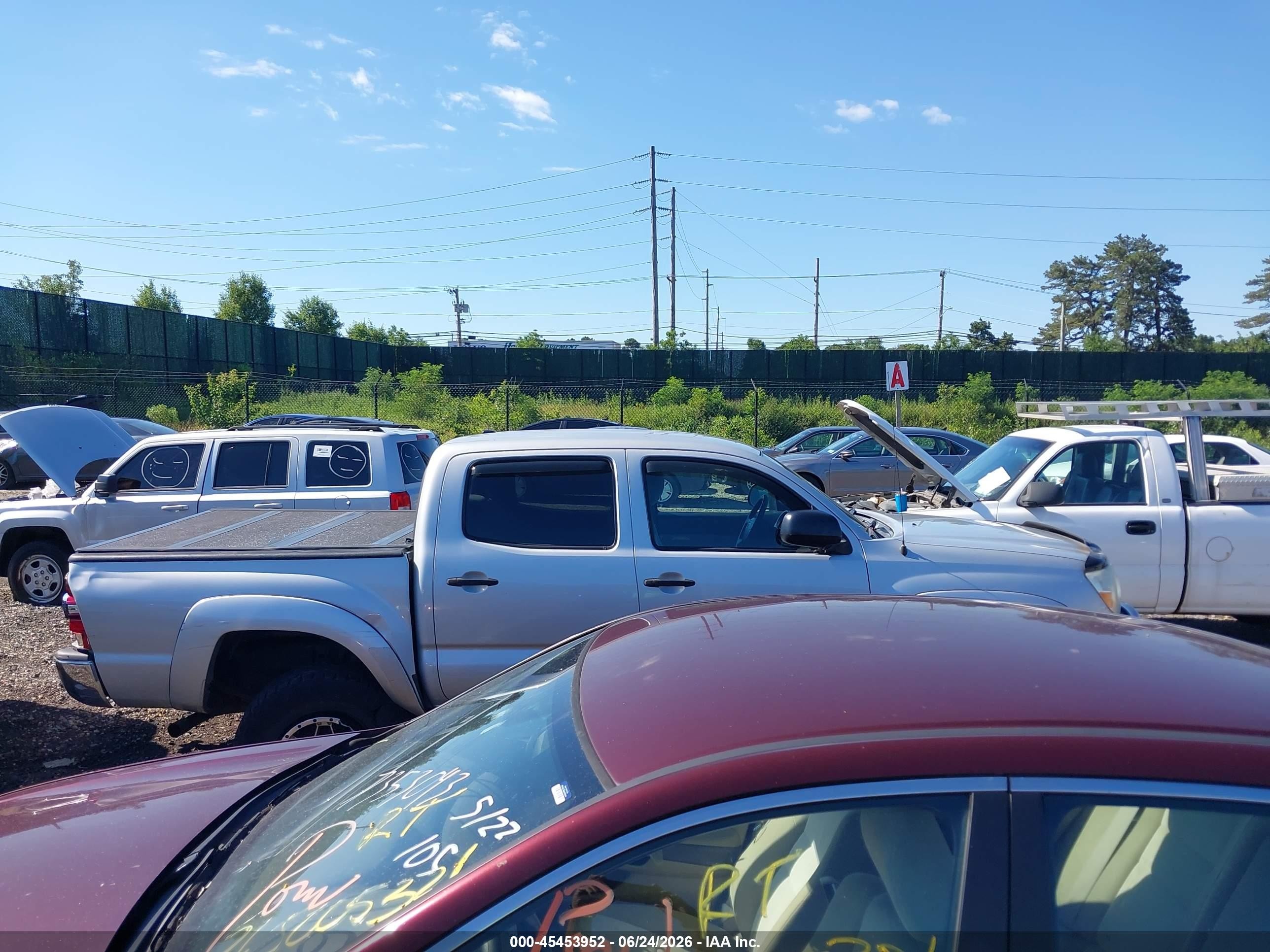 2011 Toyota Tacoma Base V6 Серебряный vin: 3TMLU4ENXBM071994