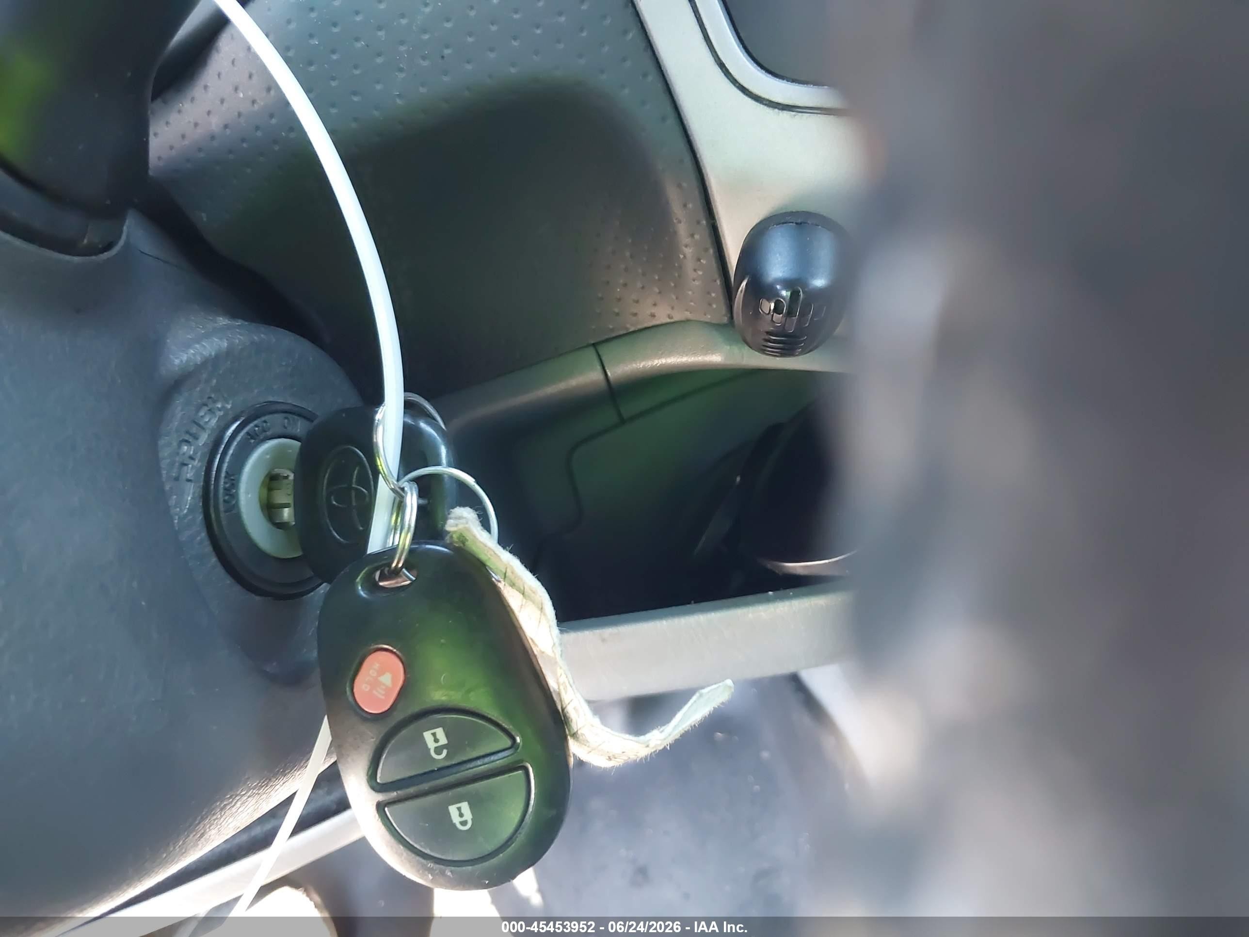 2011 Toyota Tacoma Base V6 Серебряный vin: 3TMLU4ENXBM071994