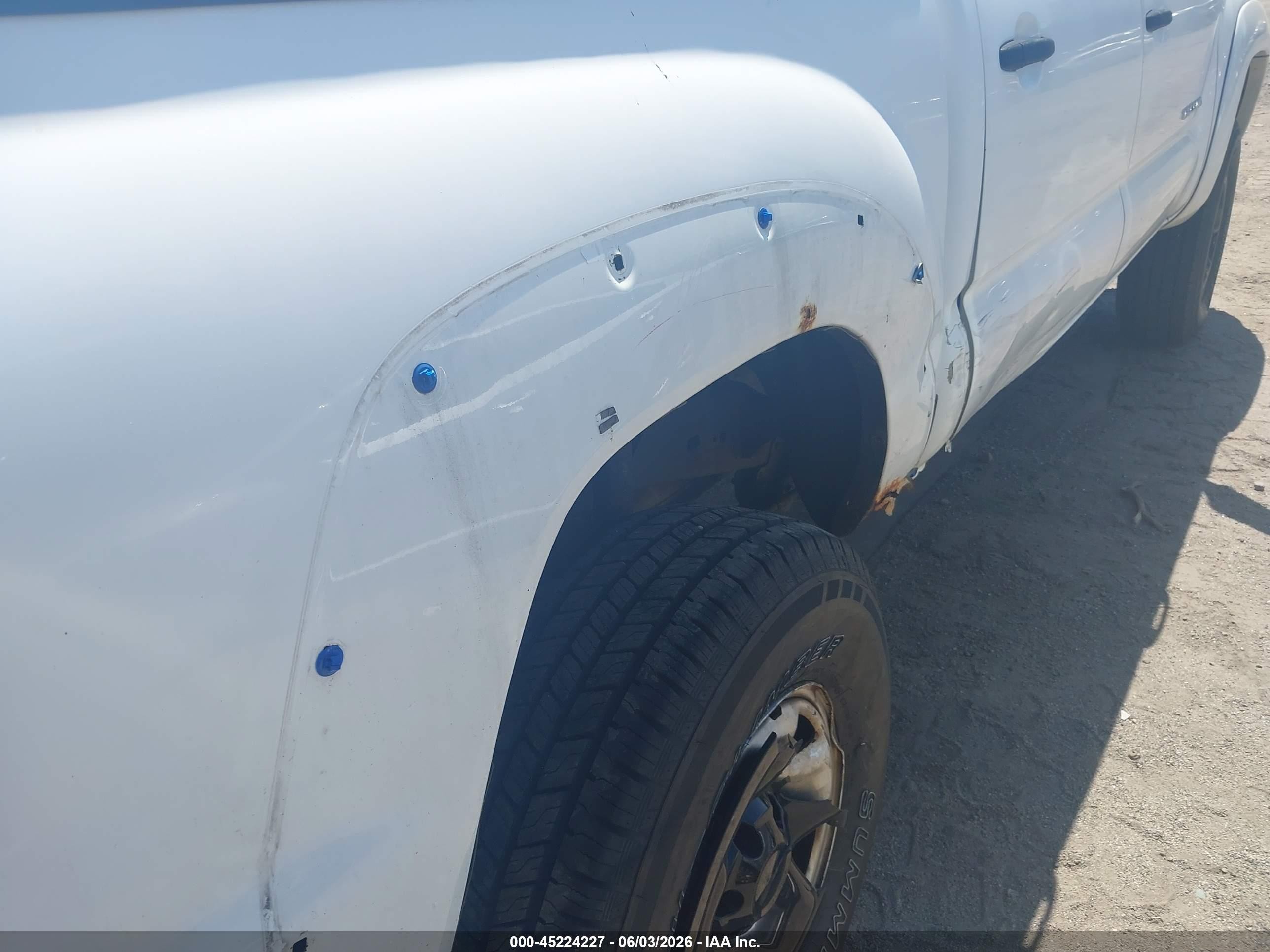 2011 Toyota Tacoma Base V6 White vin: 3TMLU4ENXBM076743