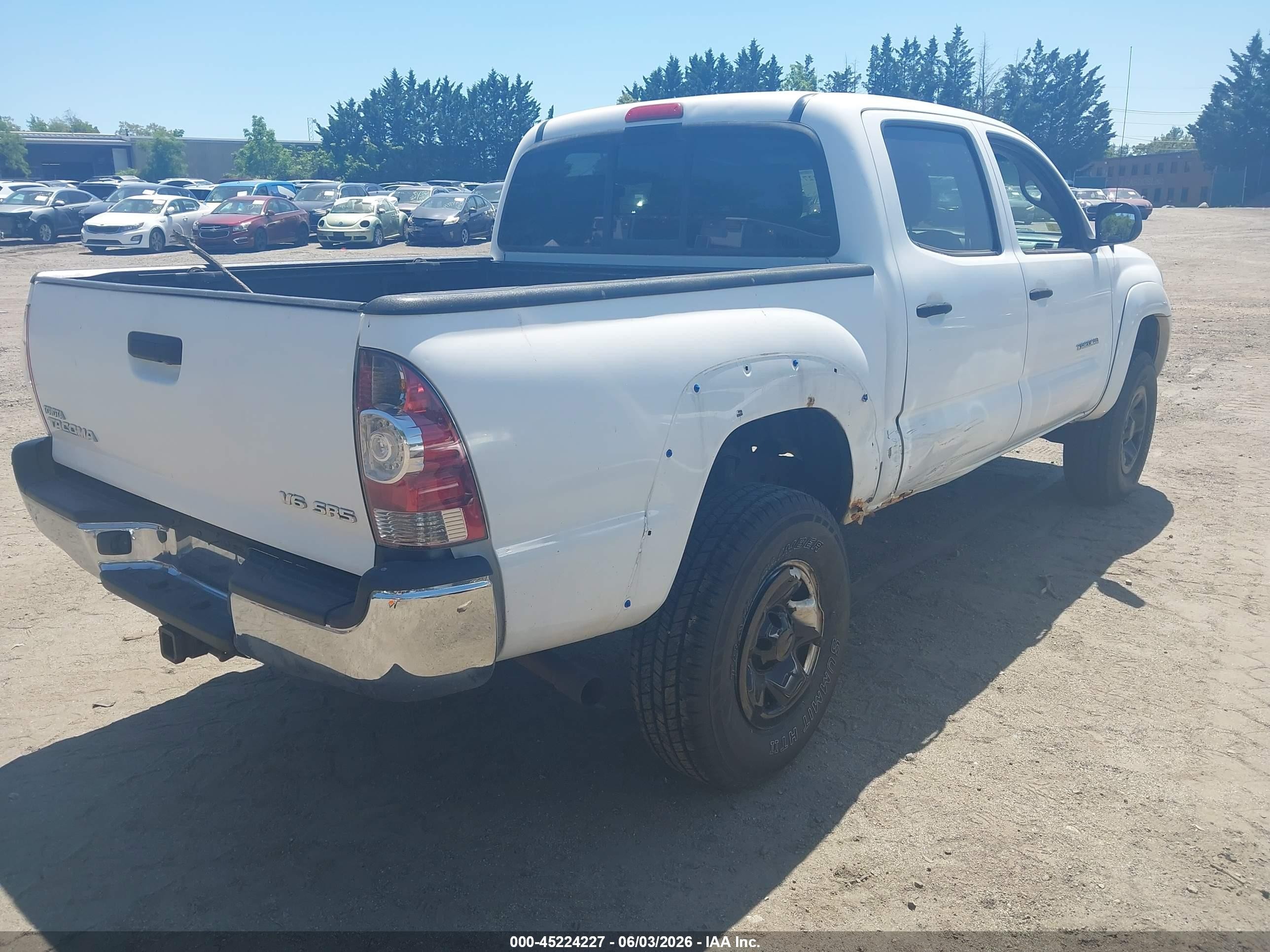 2011 Toyota Tacoma Base V6 White vin: 3TMLU4ENXBM076743