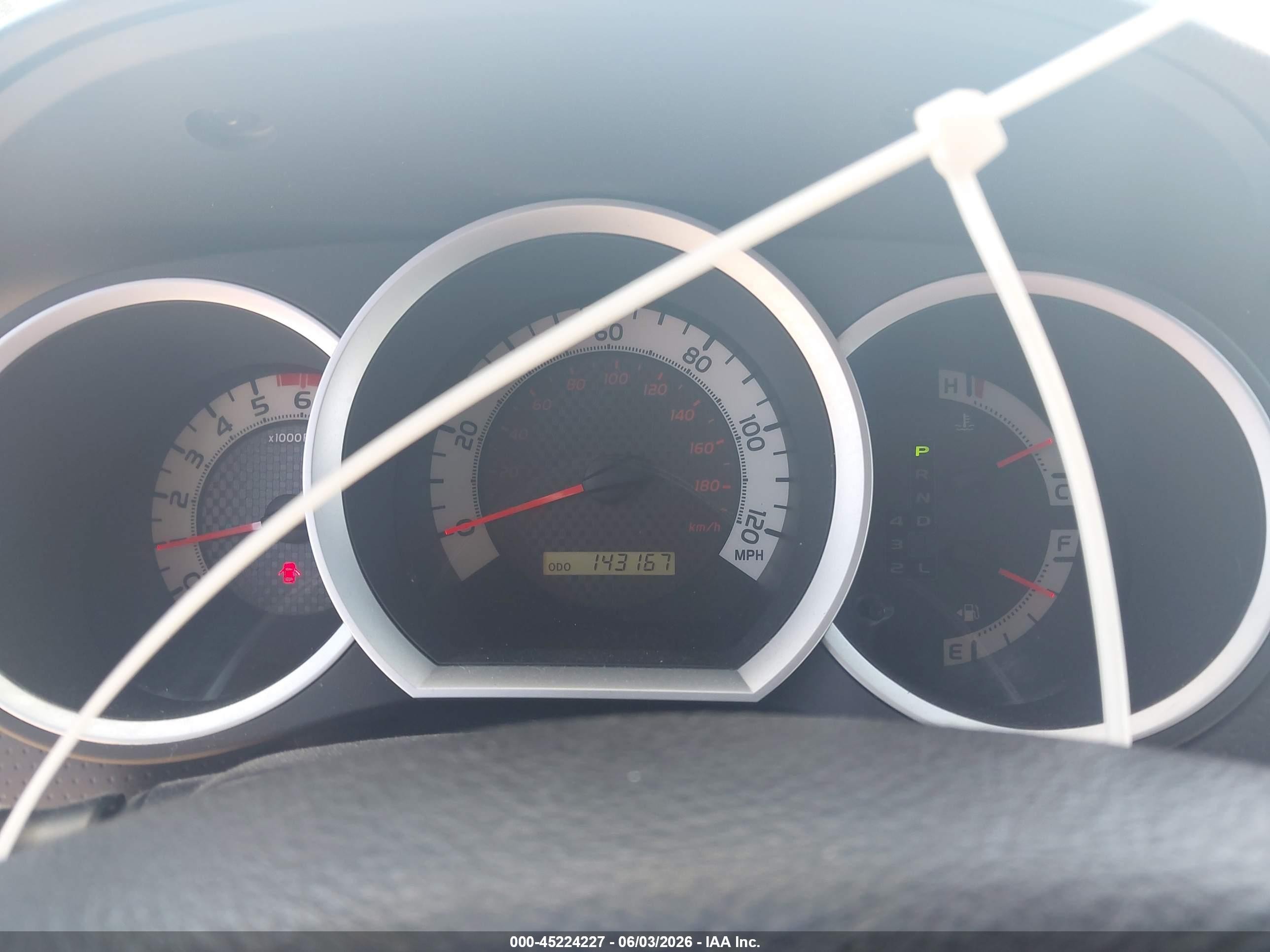 2011 Toyota Tacoma Base V6 White vin: 3TMLU4ENXBM076743