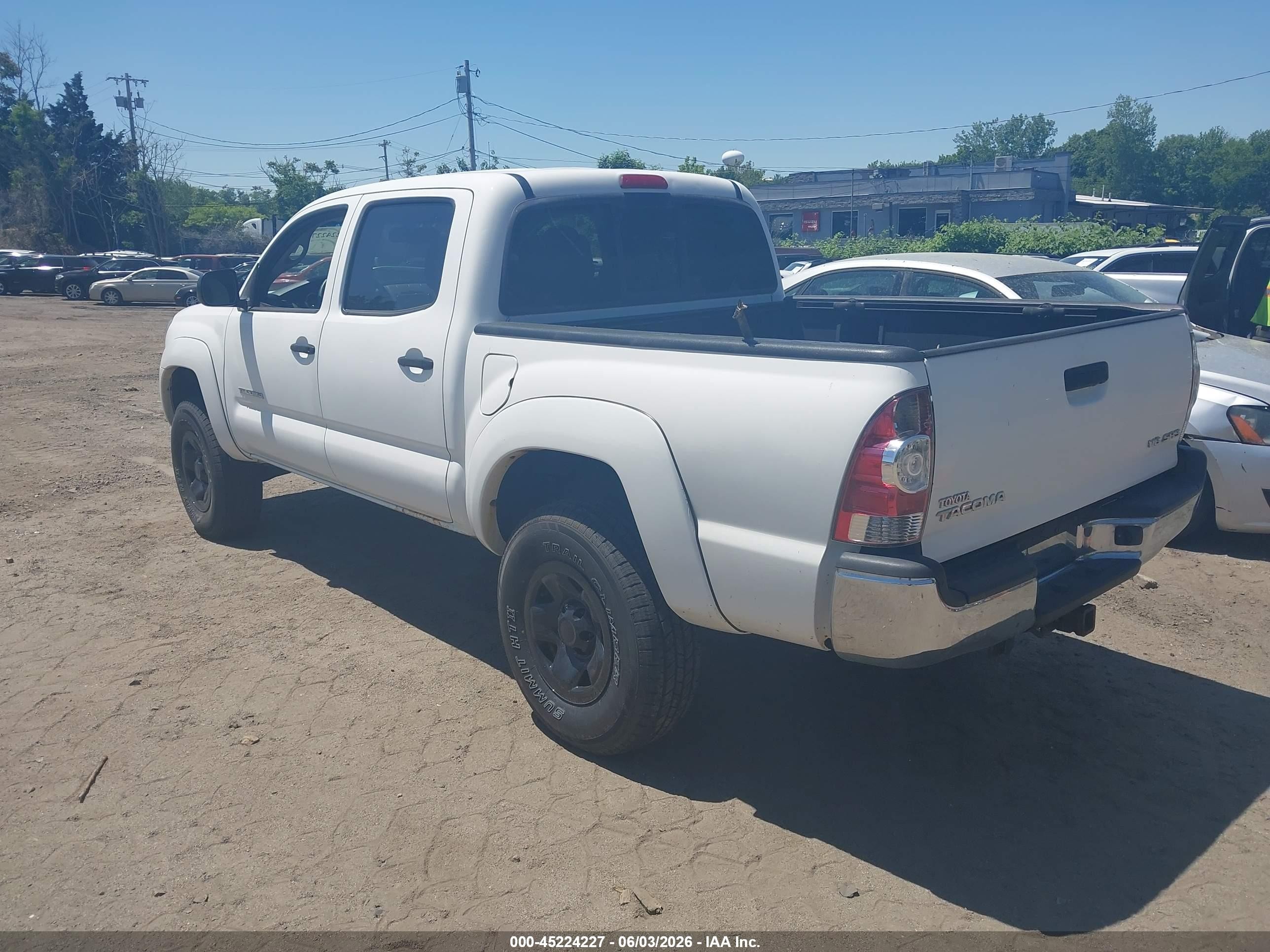 2011 Toyota Tacoma Base V6 White vin: 3TMLU4ENXBM076743