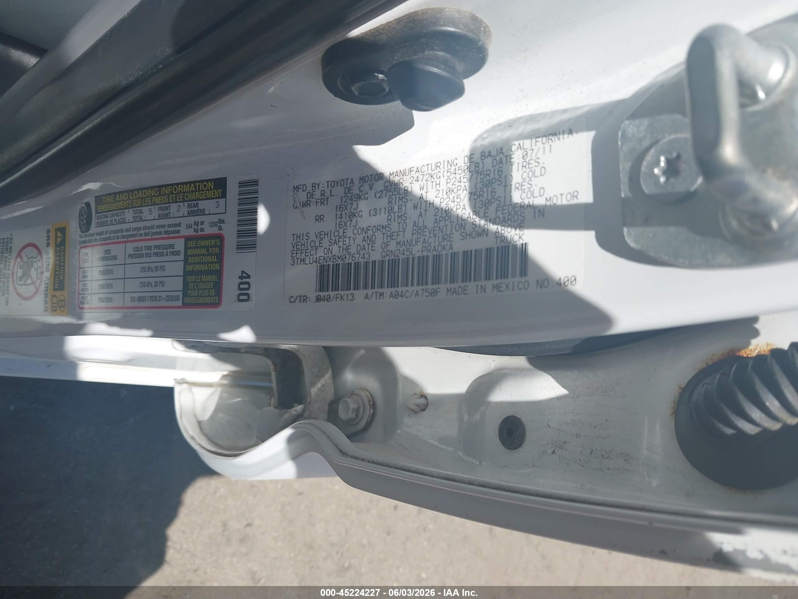 2011 Toyota Tacoma Base V6 White vin: 3TMLU4ENXBM076743
