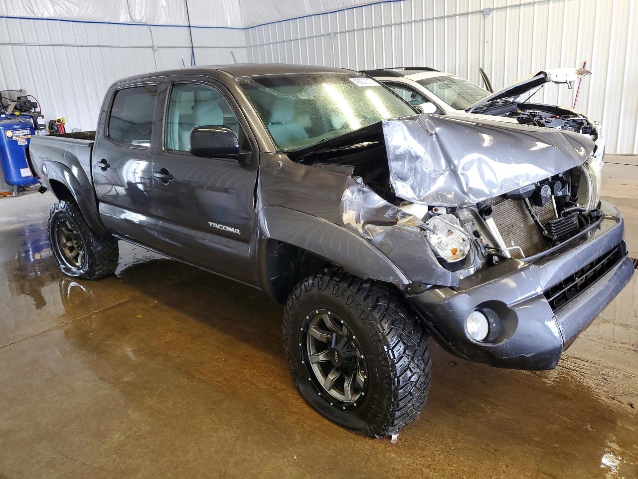 2011 Toyota Tacoma Double Cab Gray vin: 3TMLU4ENXBM080954