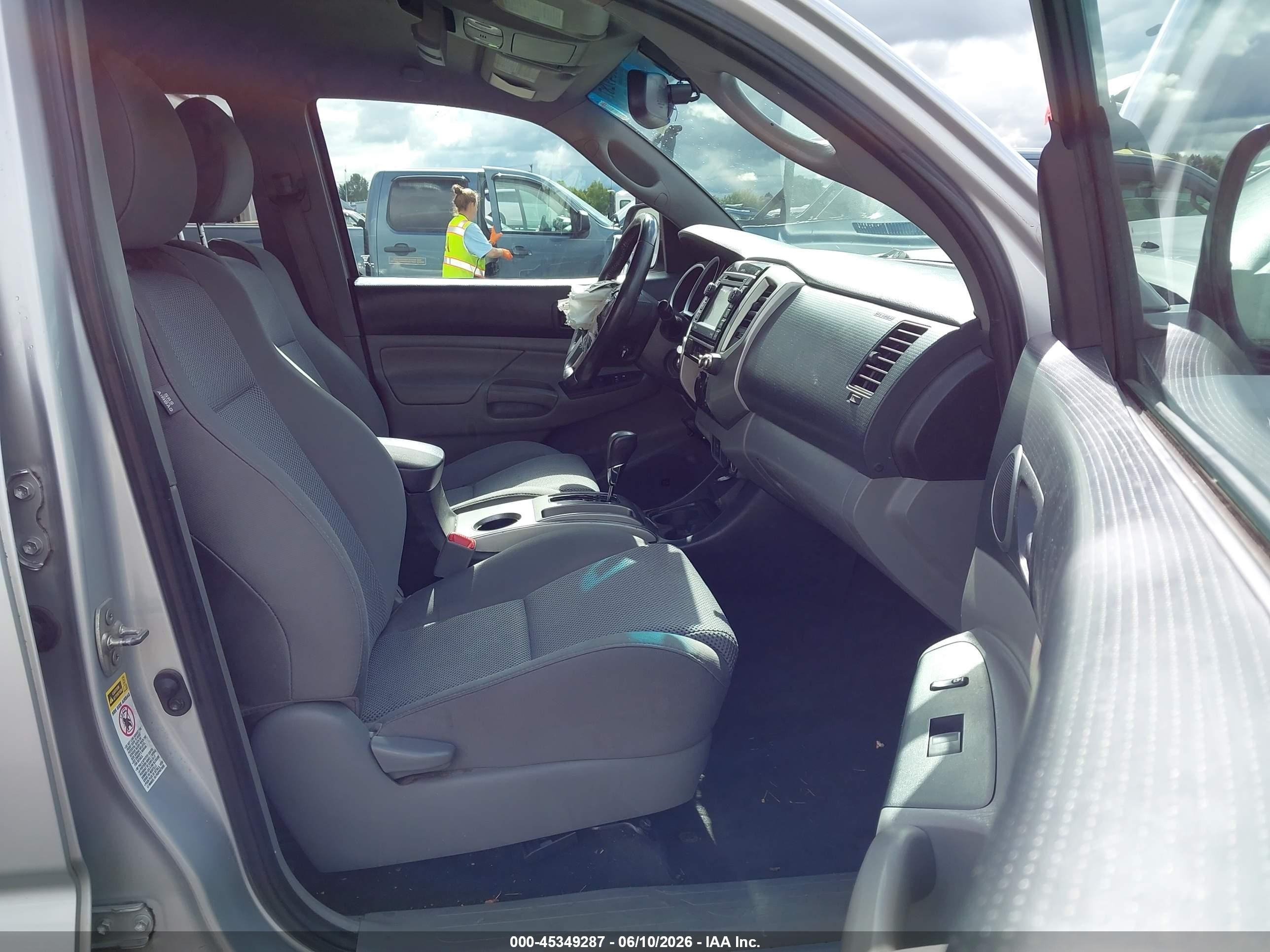 2012 Toyota Tacoma Base V6 Silver vin: 3TMLU4ENXCM098534