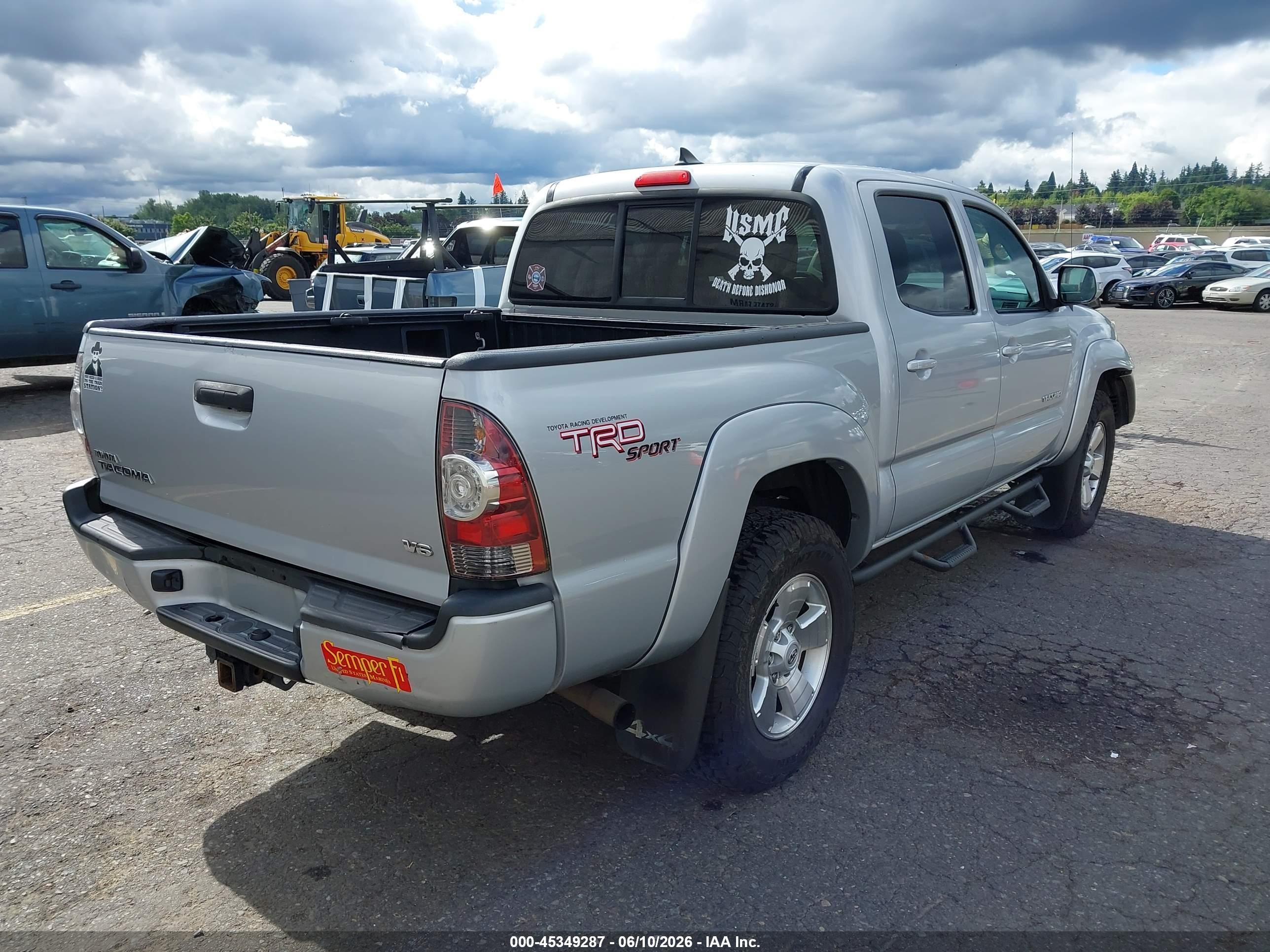 2012 Toyota Tacoma Base V6 Silver vin: 3TMLU4ENXCM098534