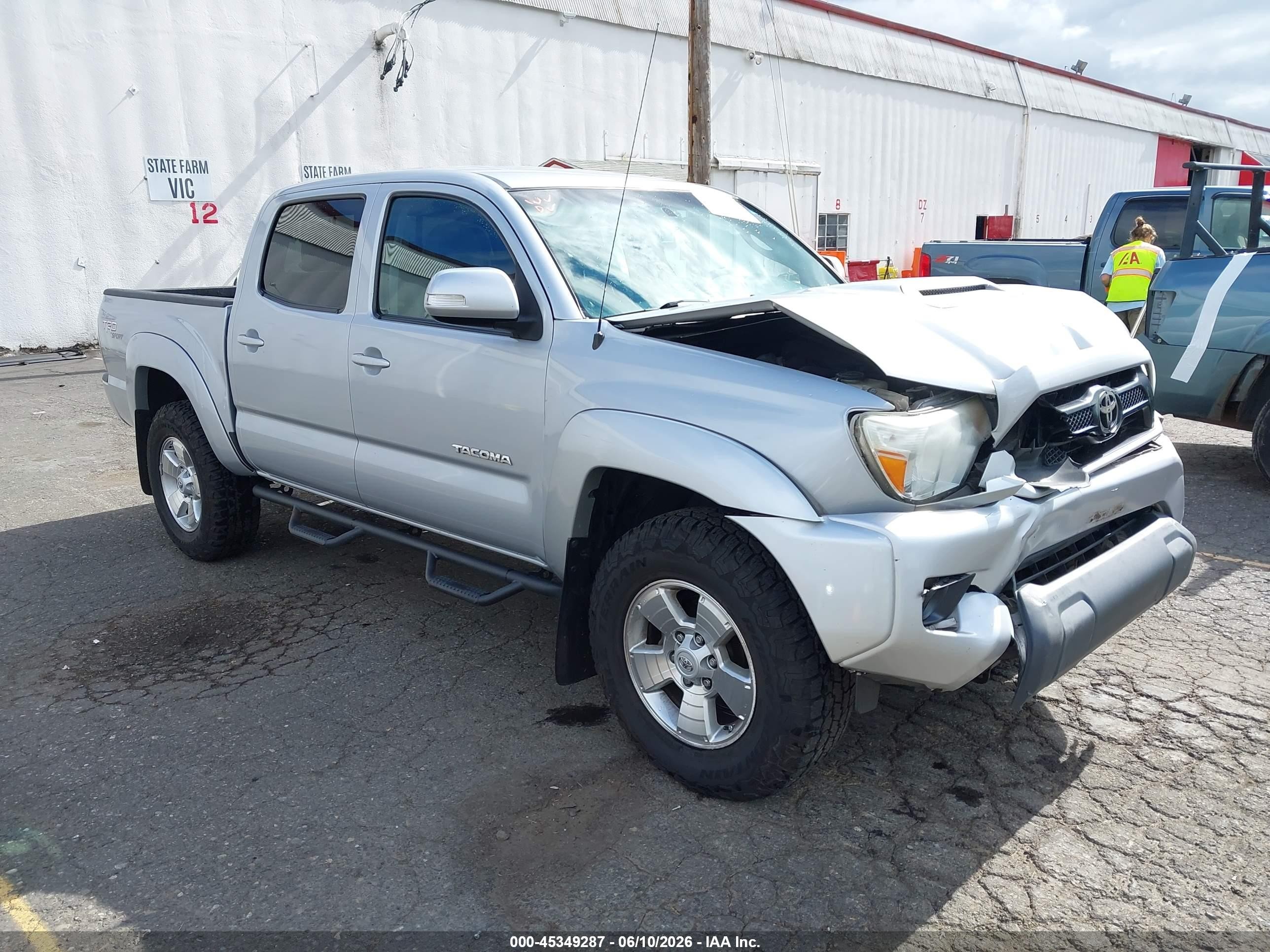 2012 Toyota Tacoma Base V6 Silver vin: 3TMLU4ENXCM098534