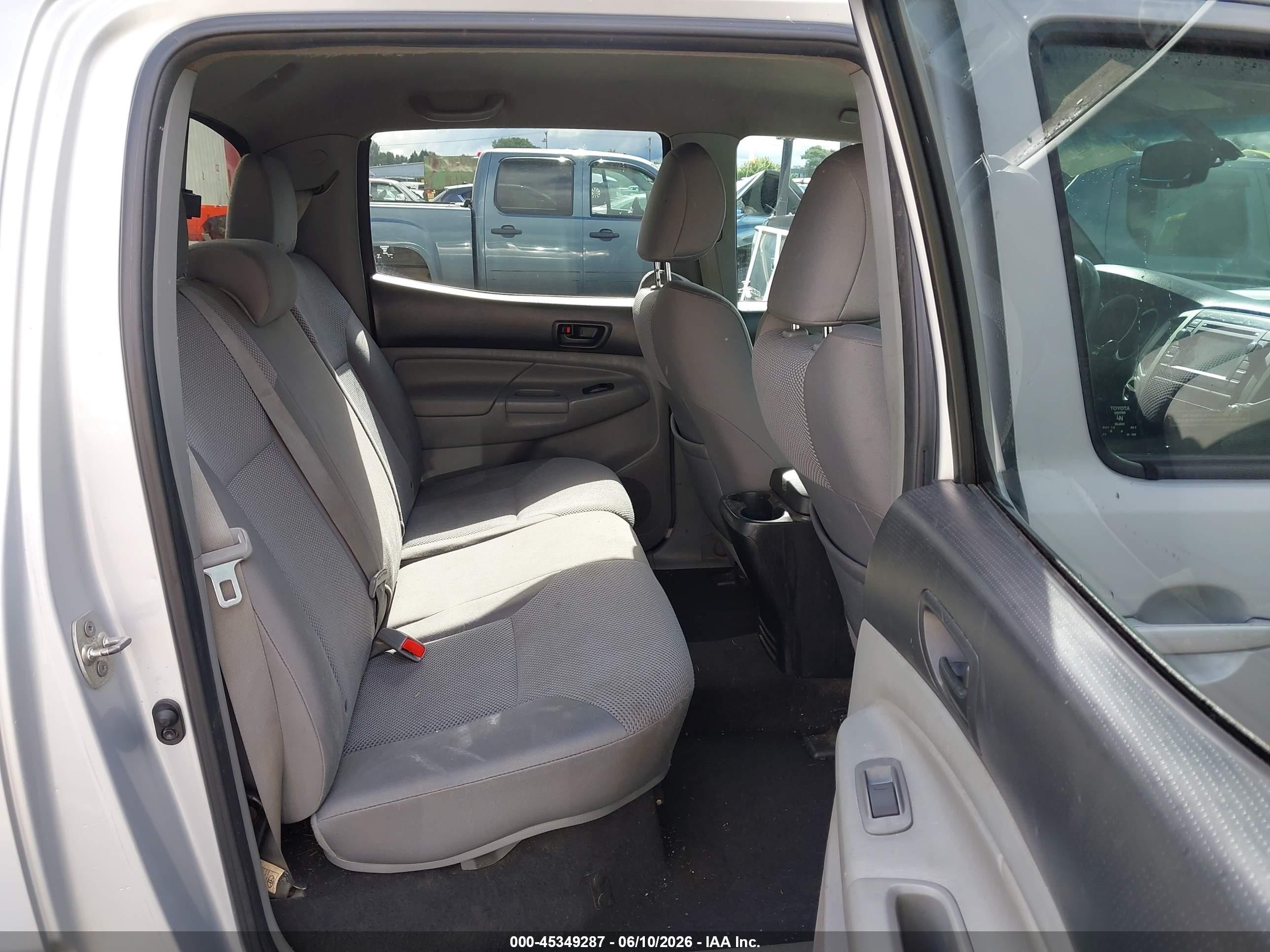 2012 Toyota Tacoma Base V6 Silver vin: 3TMLU4ENXCM098534
