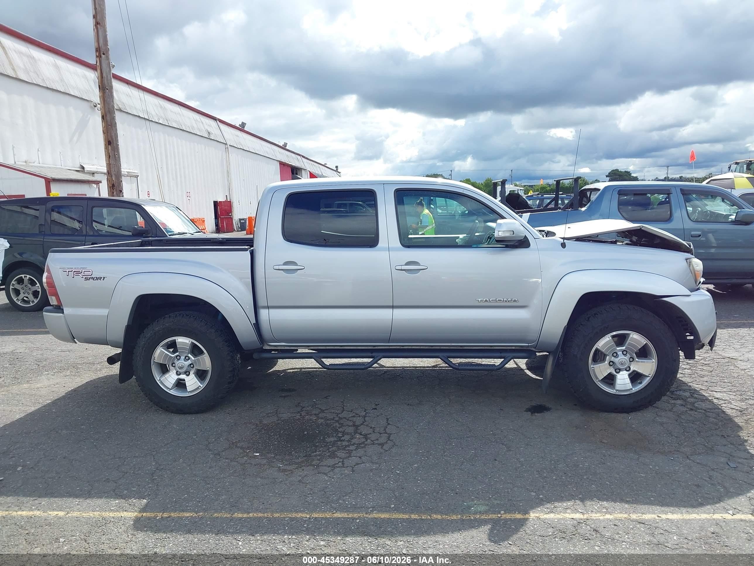 2012 Toyota Tacoma Base V6 Silver vin: 3TMLU4ENXCM098534