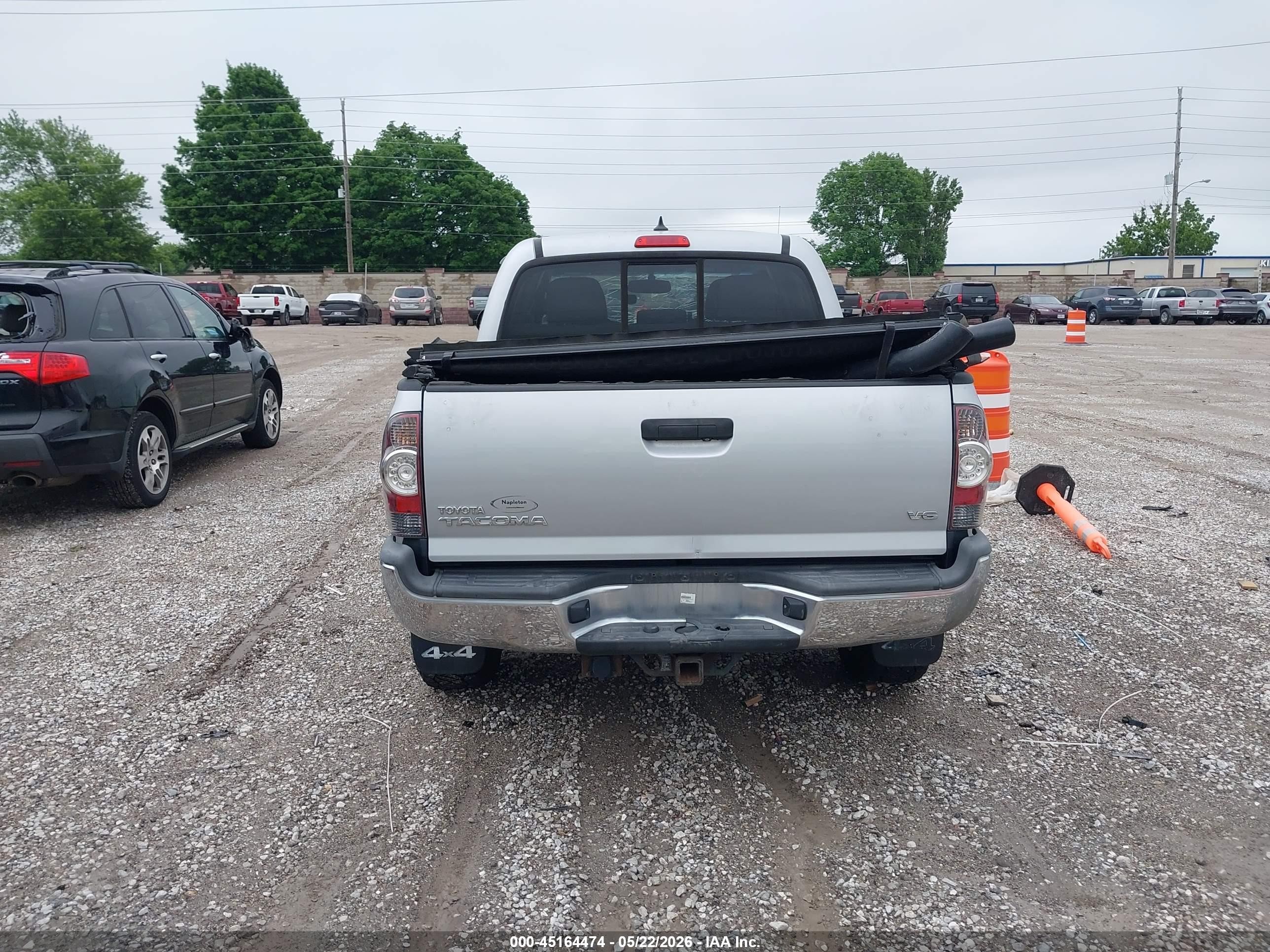 2012 Toyota Tacoma Base V6 Silver vin: 3TMLU4ENXCM099943