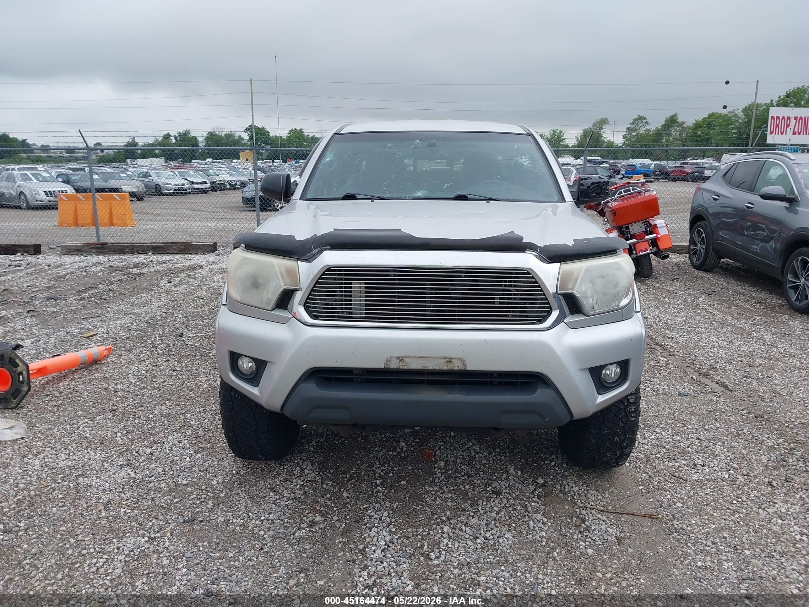 2012 Toyota Tacoma Base V6 Silver vin: 3TMLU4ENXCM099943