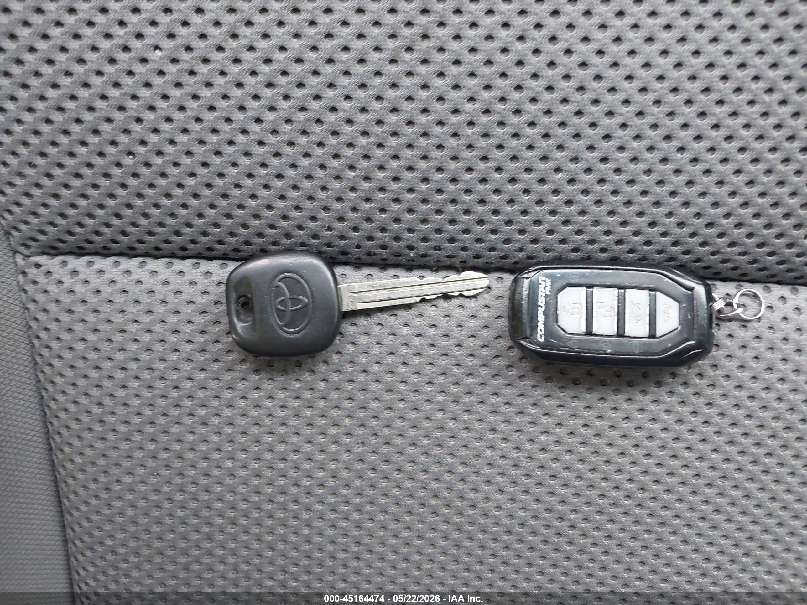2012 Toyota Tacoma Base V6 Silver vin: 3TMLU4ENXCM099943