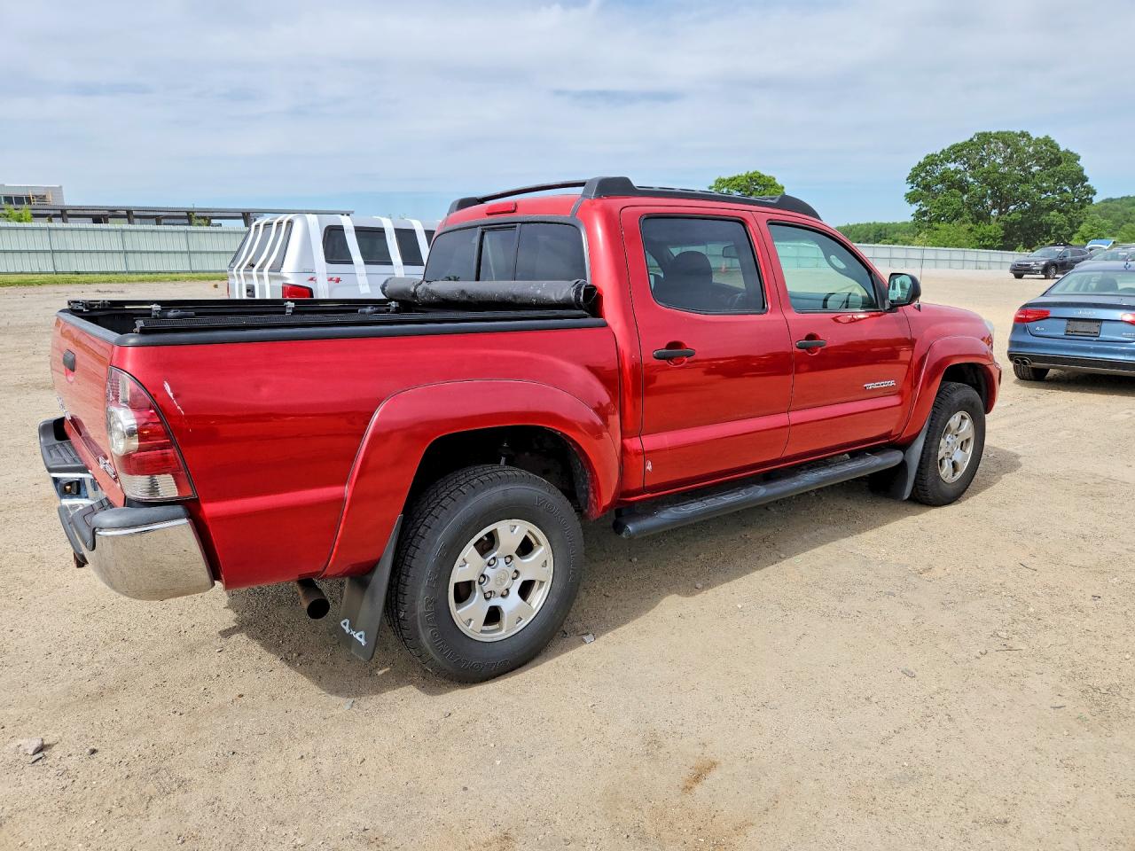 2013 Toyota Tacoma Double Cab Red vin: 3TMLU4ENXDM128102