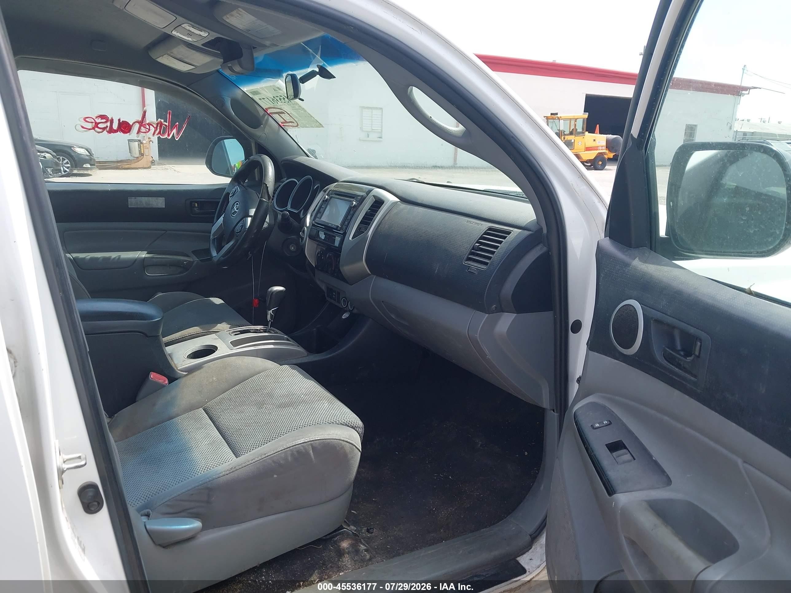 2014 Toyota Tacoma Base V6 White vin: 3TMLU4ENXEM139005
